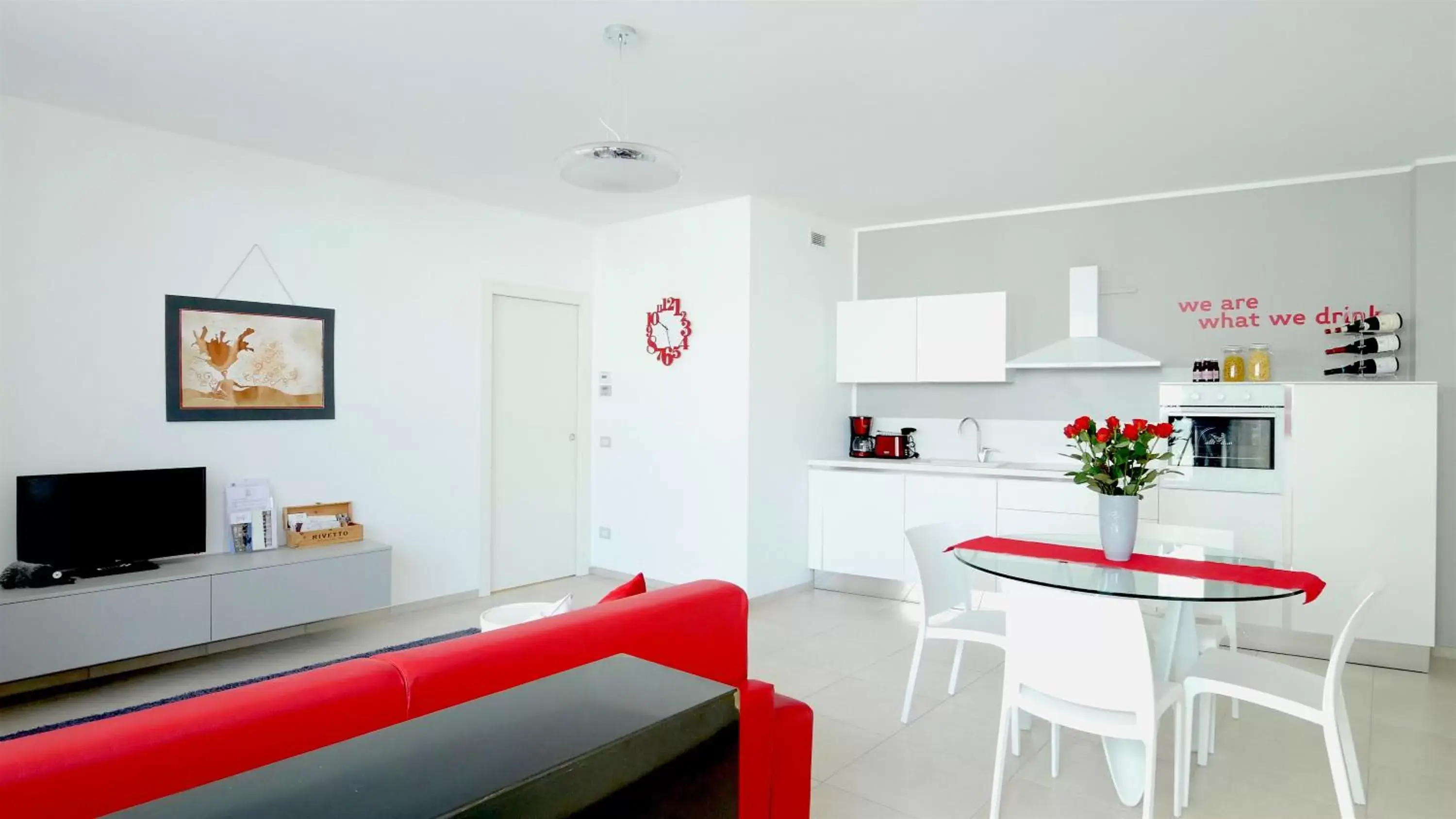 Photo of the whole room, Kitchen/Kitchenette in Rivetto Suites