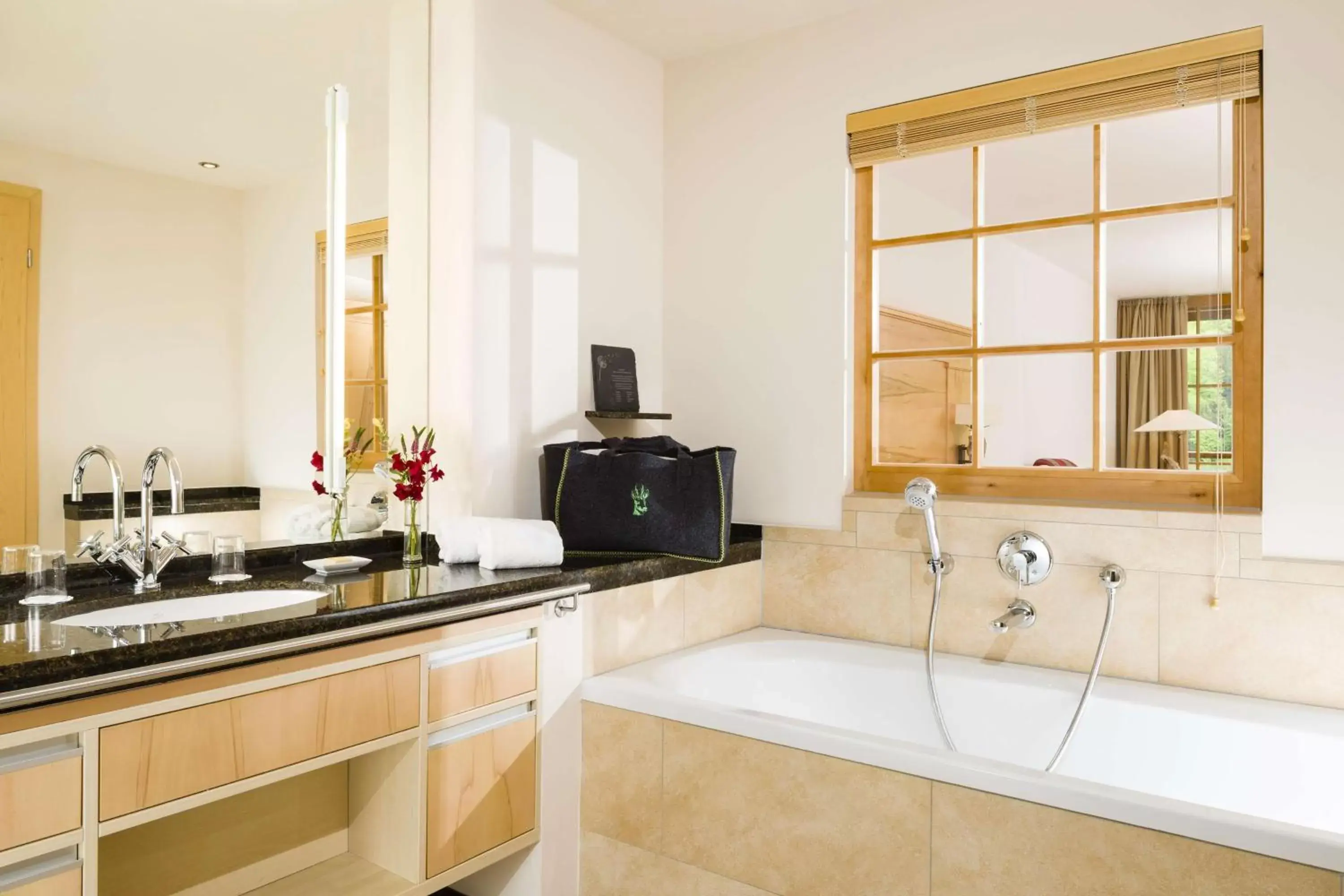 Bathroom, Kitchen/Kitchenette in Berghotel Rehlegg