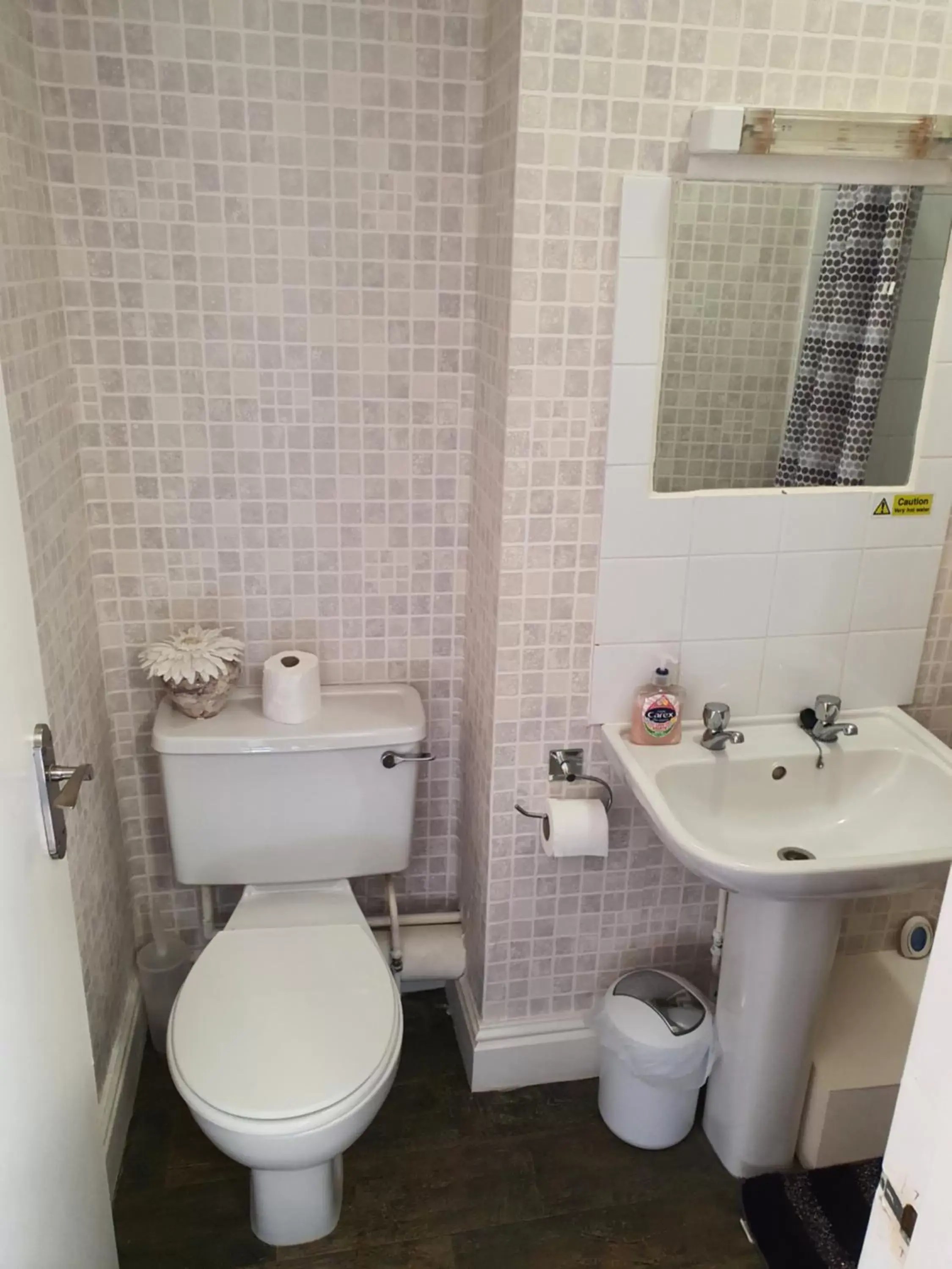 Bathroom in Windsor House Hotel