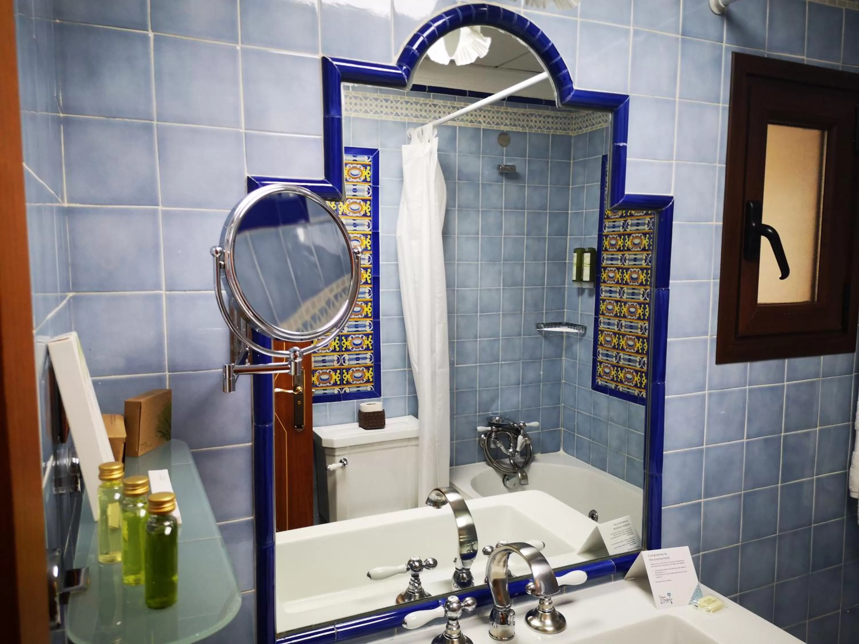 Hot Tub, Bathroom in La Llave de la Judería Hotel Boutique