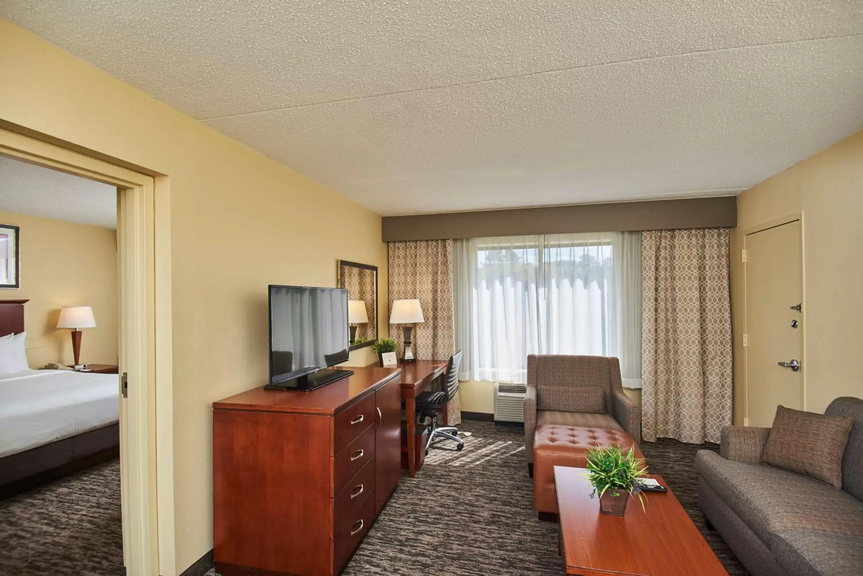 Bedroom, Seating Area in DoubleTree by Hilton Princeton