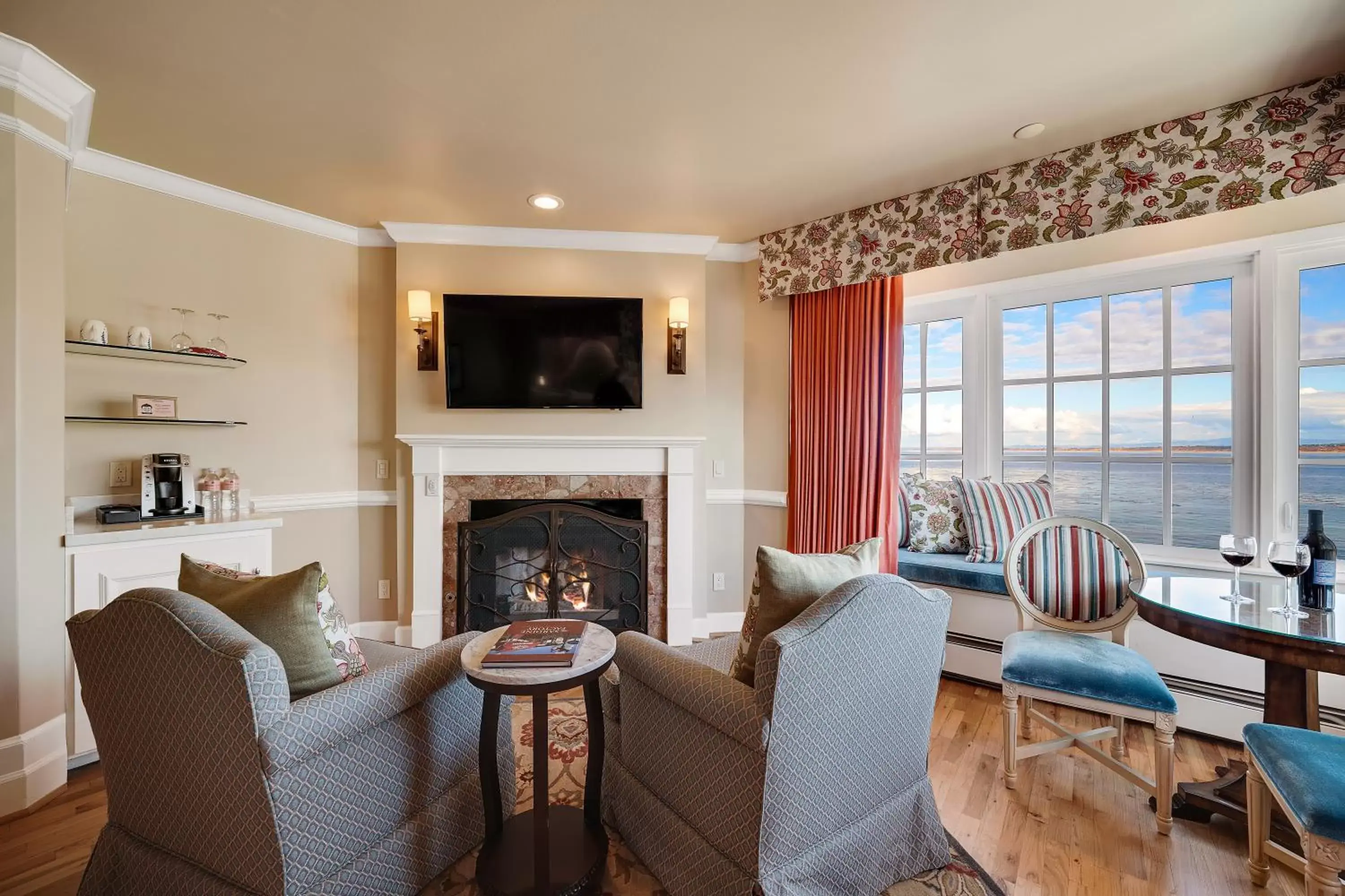 Seating area in Spindrift Inn Seating area in Spindrift Inn