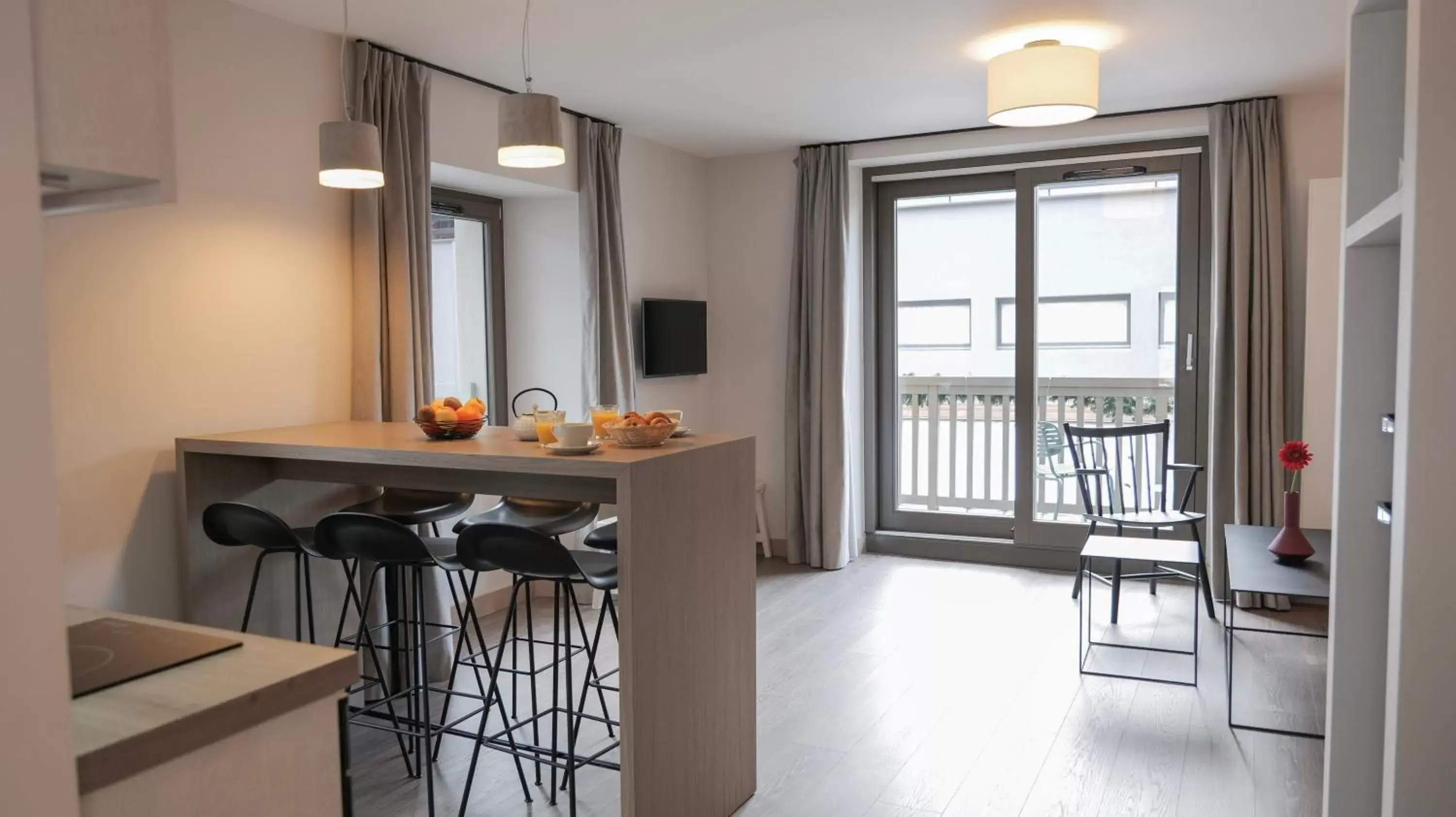 TV and multimedia, Dining Area in Le Génépy - Appart'hôtel de Charme