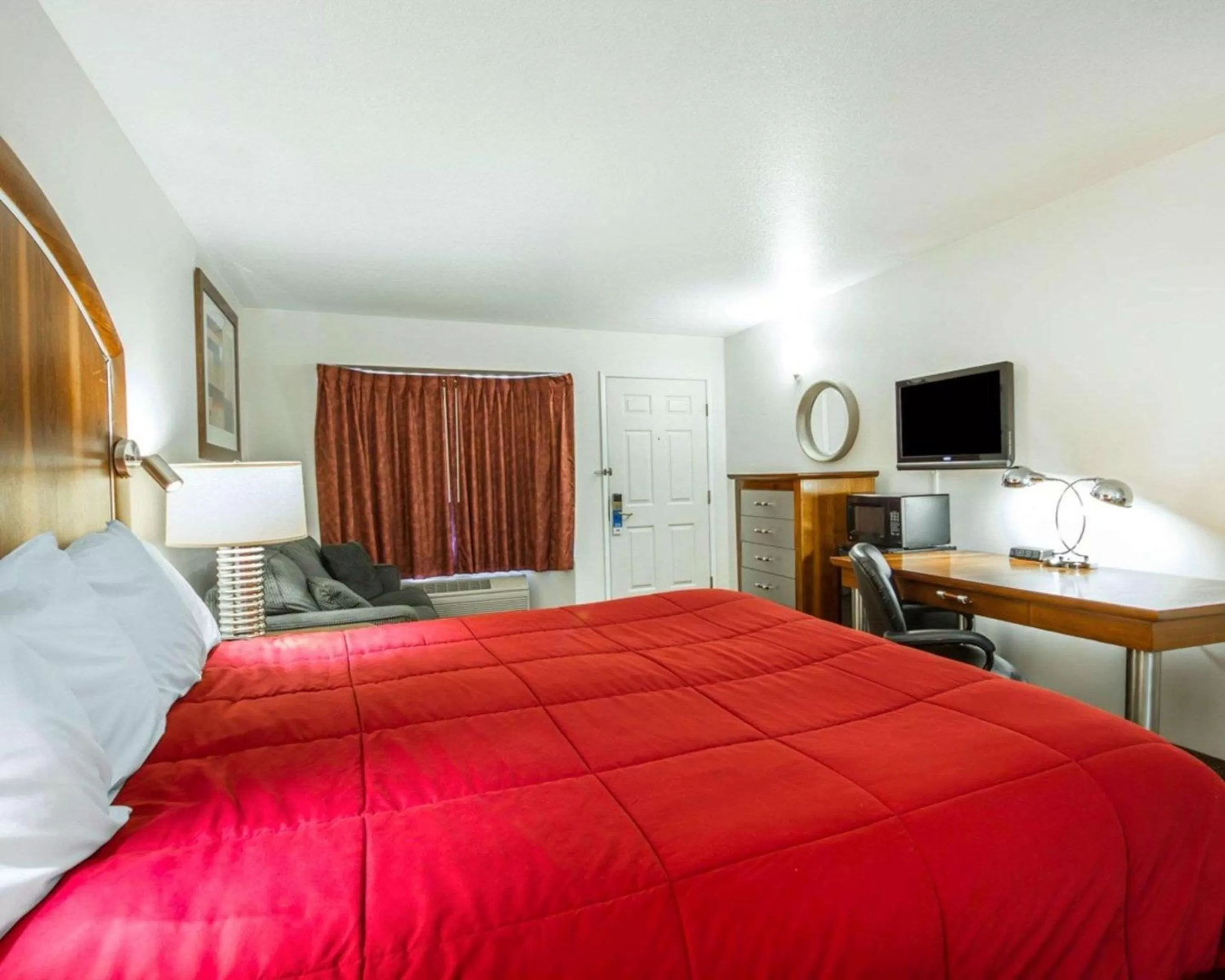 Photo of the whole room in Sea Drift Inn