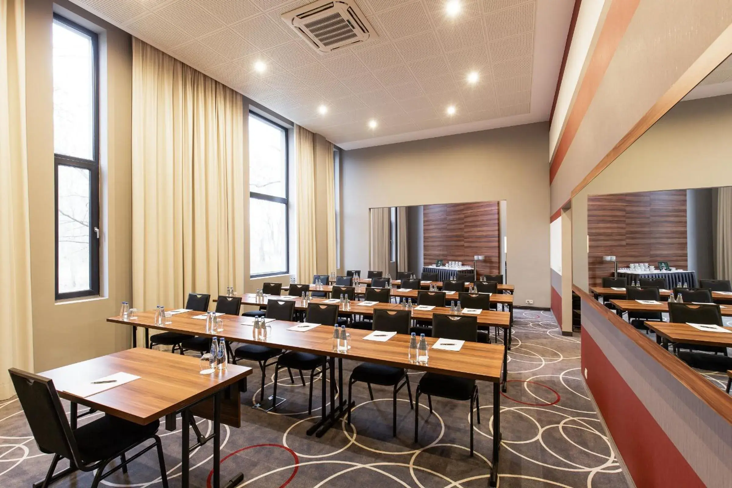 Banquet/Function facilities, Restaurant/Places to Eat in Warsaw Plaza Hotel