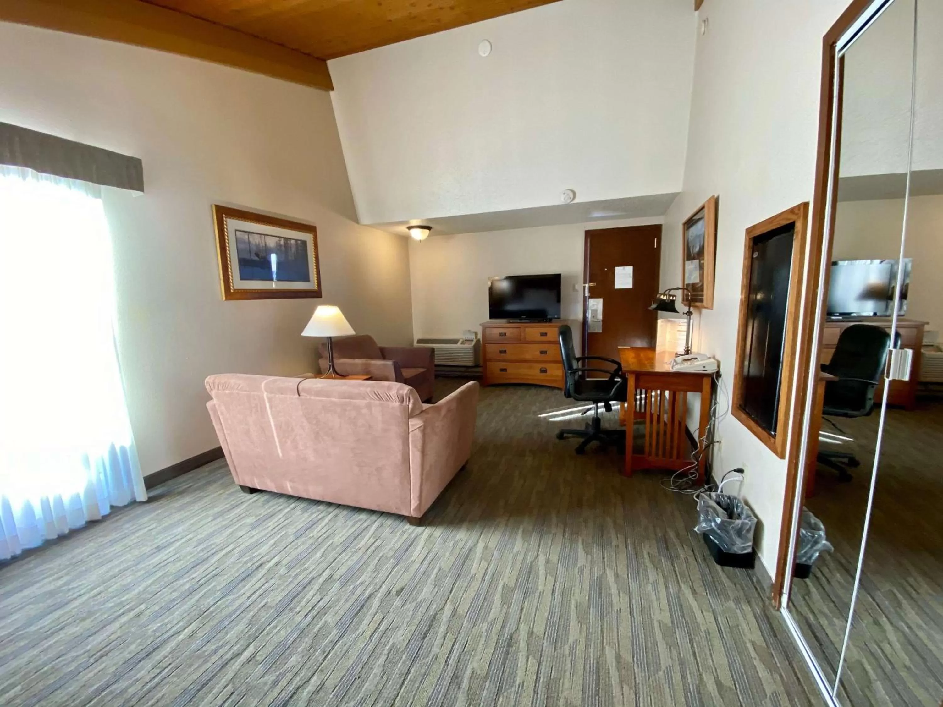 Photo of the whole room in Best Western Sheridan Center