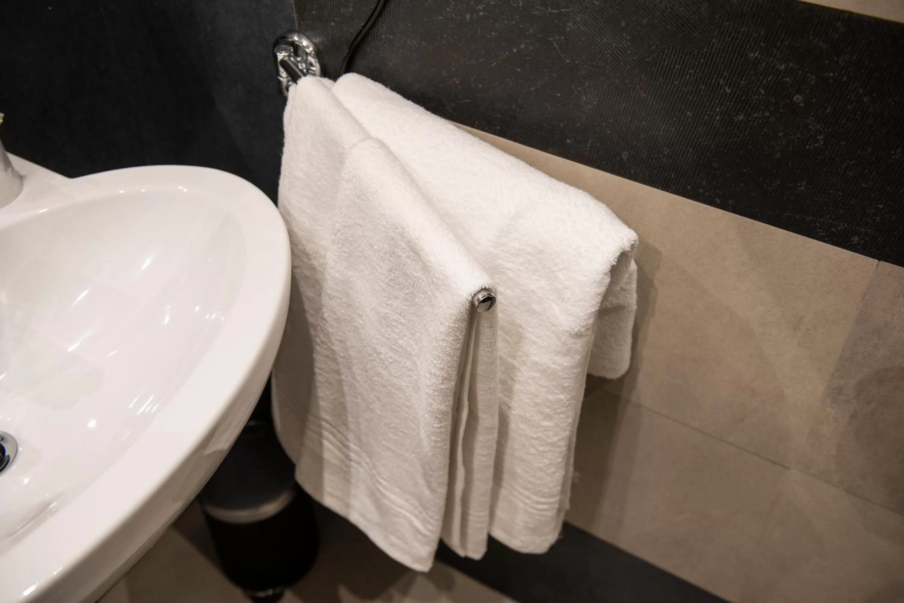 Bathroom in D'amelio'S suites