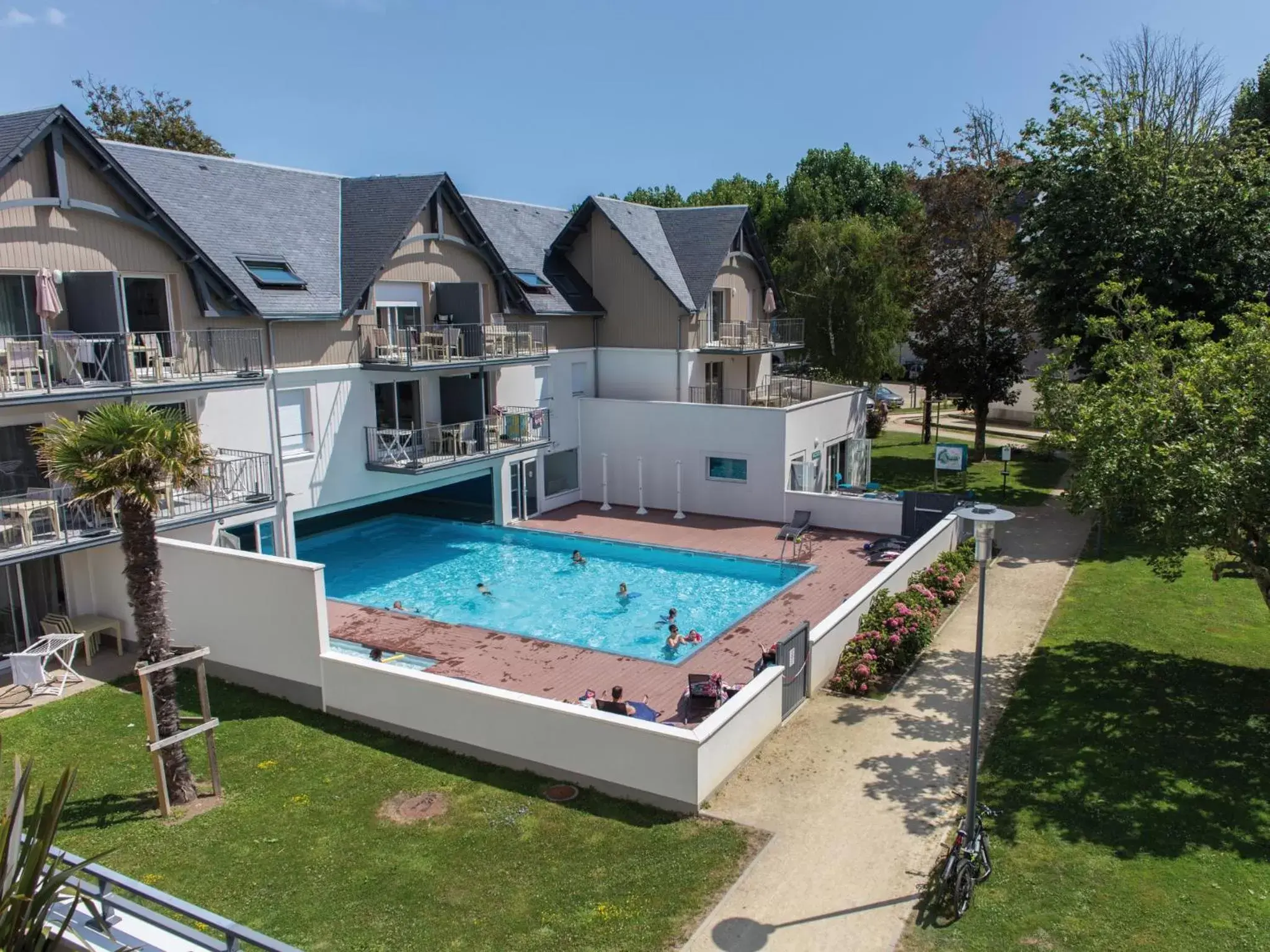 Swimming Pool in Résidence Vacances Bleues Les Jardins d'Arvor