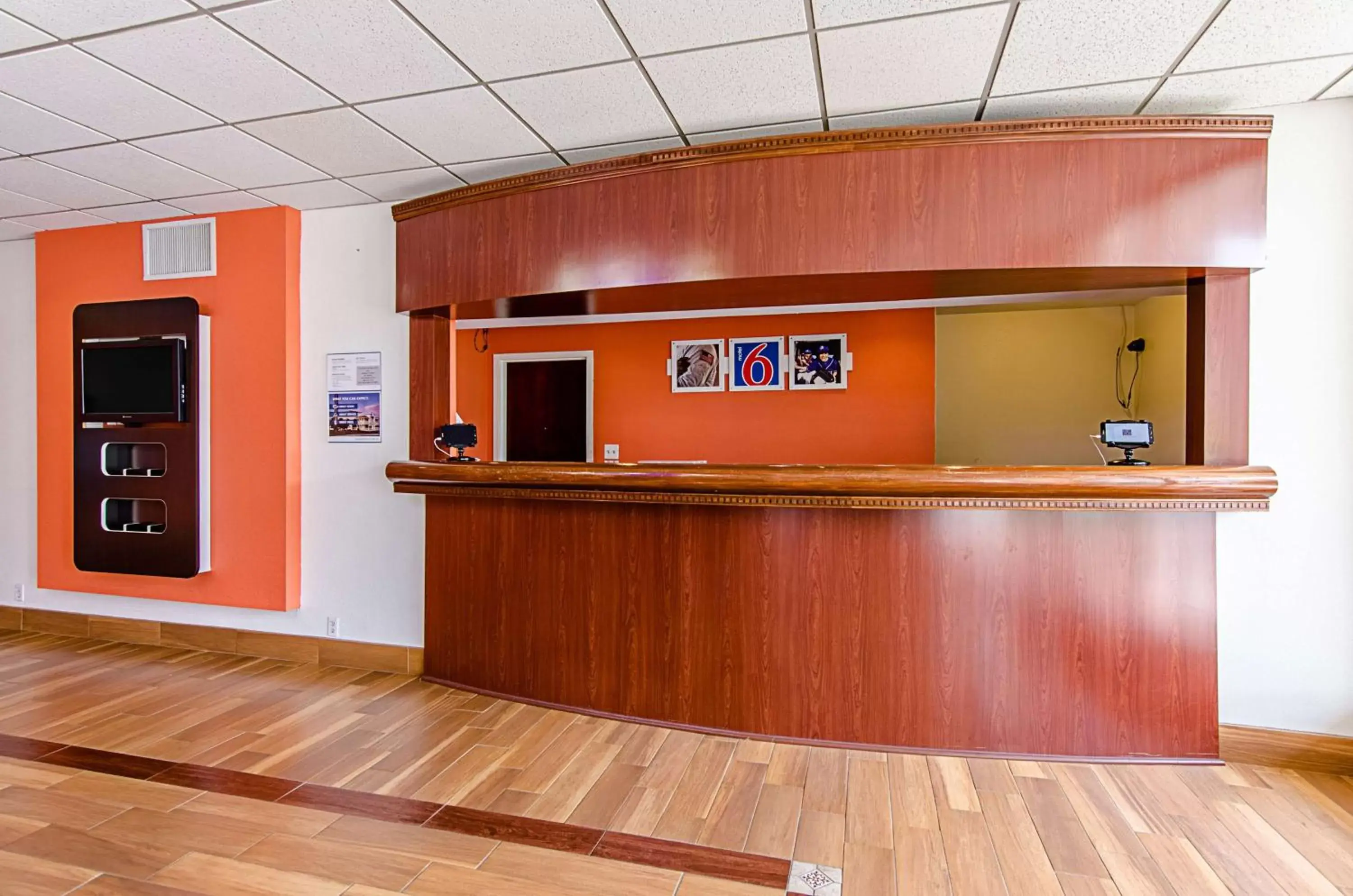 Coffee/tea facilities, Lobby/Reception in Motel 6-Staunton, VA