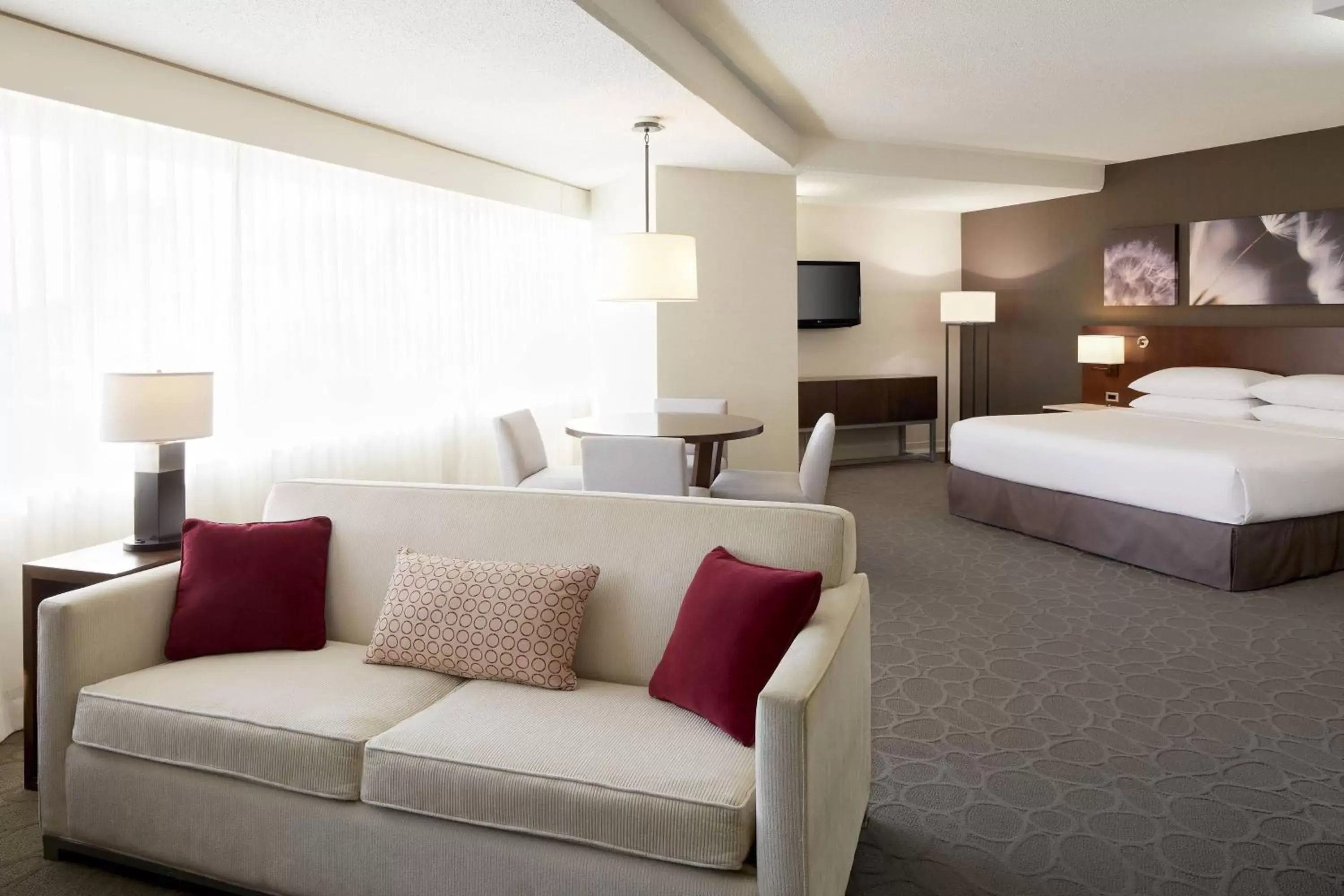 Photo of the whole room, Bed in Delta Hotels by Marriott Quebec