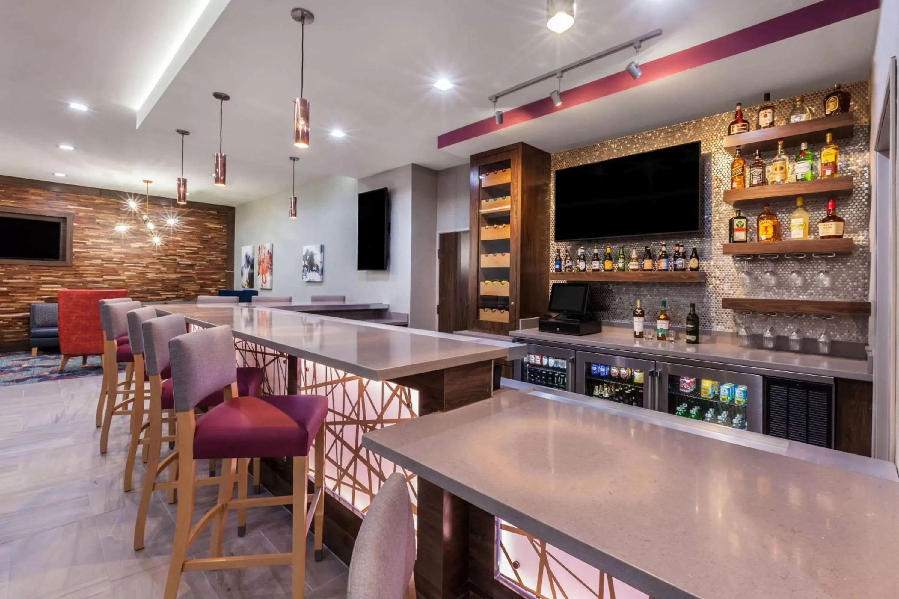 Lounge or bar, Lounge/Bar in La Quinta by Wyndham Houston East at Sheldon Rd