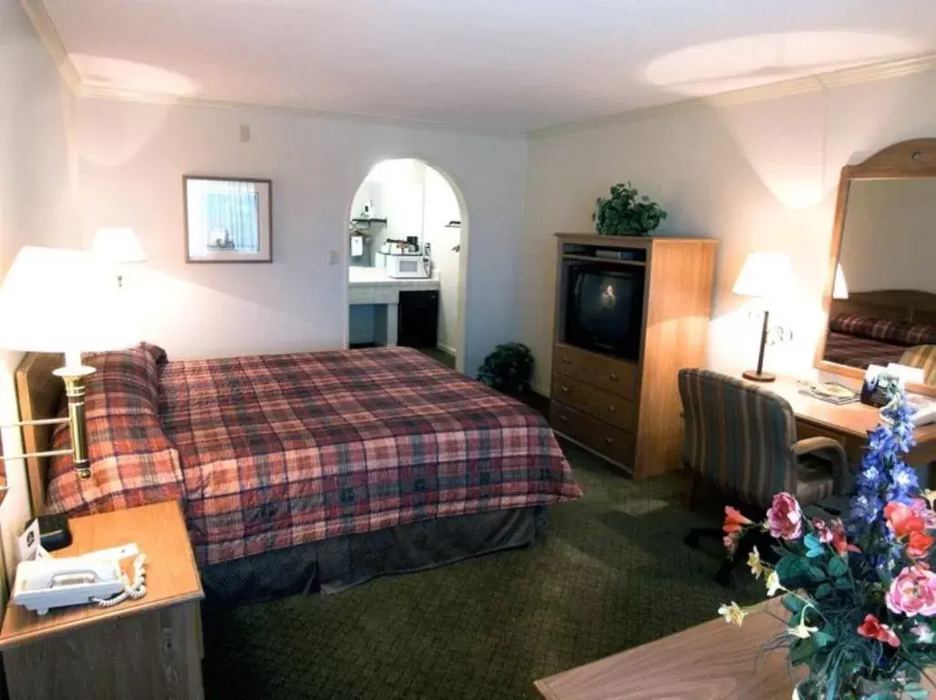 Photo of the whole room, Bed in Best Western Inn