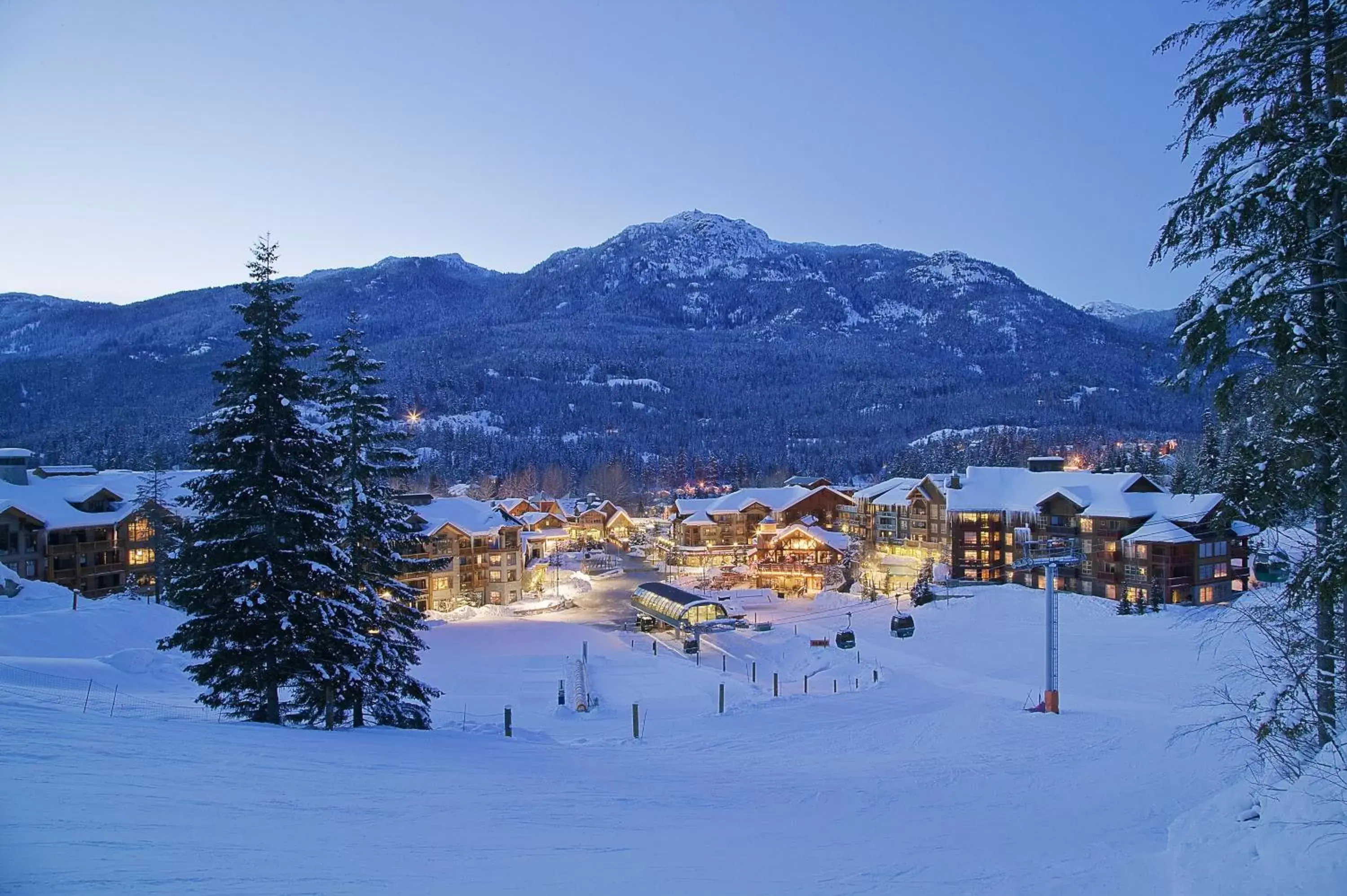 Skiing, Winter in First Tracks Lodge