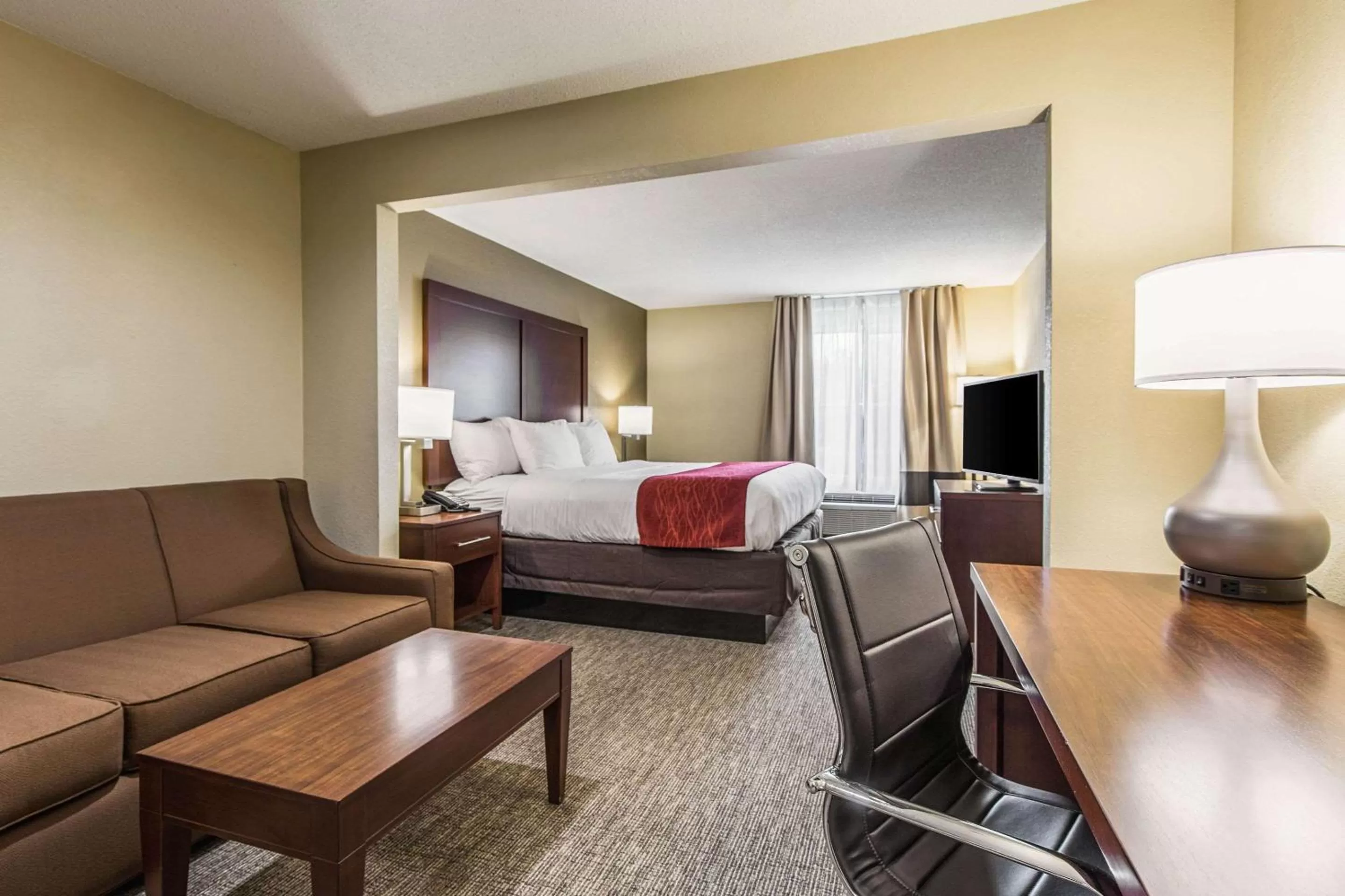 Photo of the whole room, Bed in Comfort Inn & Suites Greenwood near University