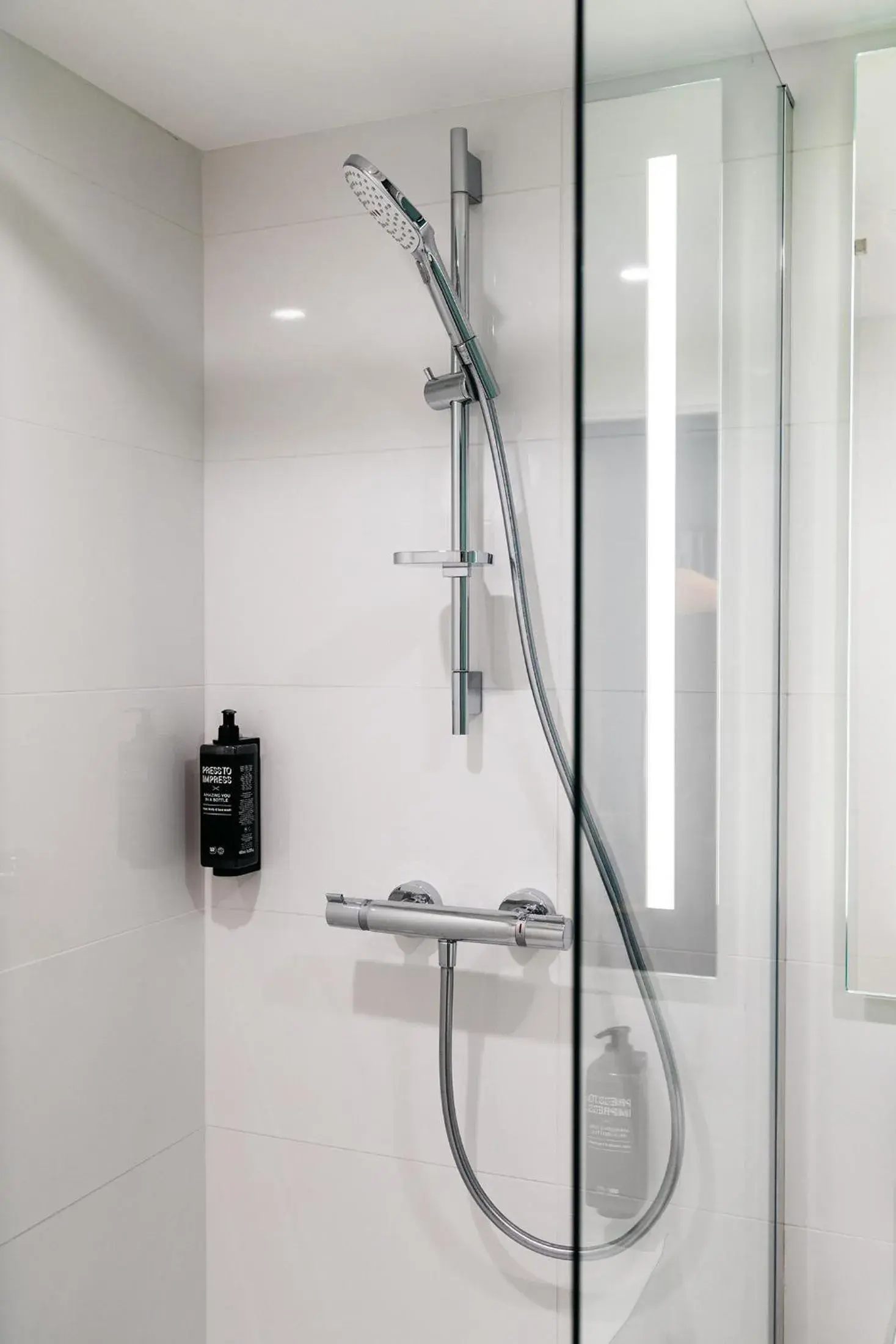 Shower, Bathroom in ibis Styles Limoges Centre