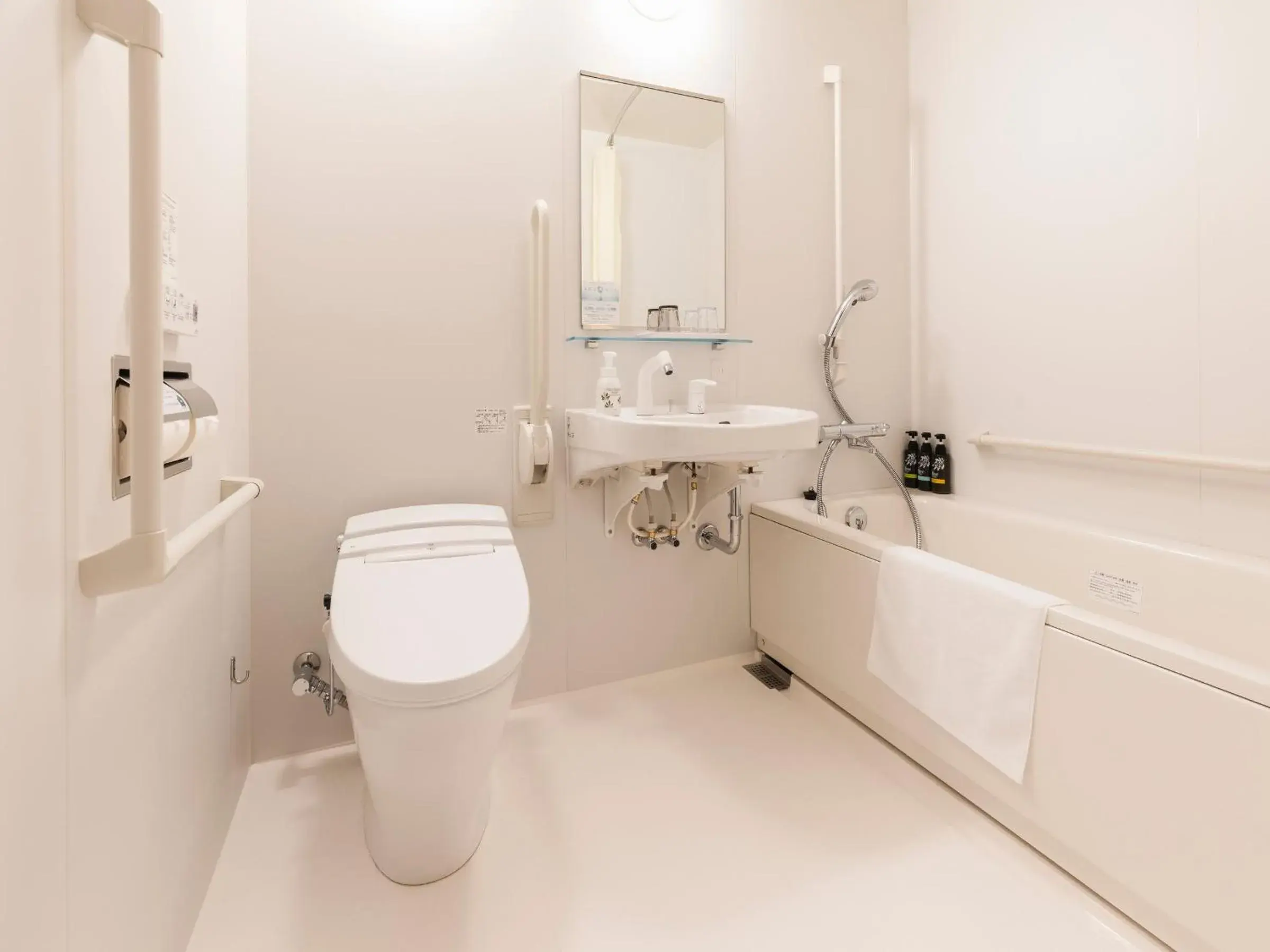 Bathroom in Sotetsu Fresa Inn Daimon - Open from 26 January 2022