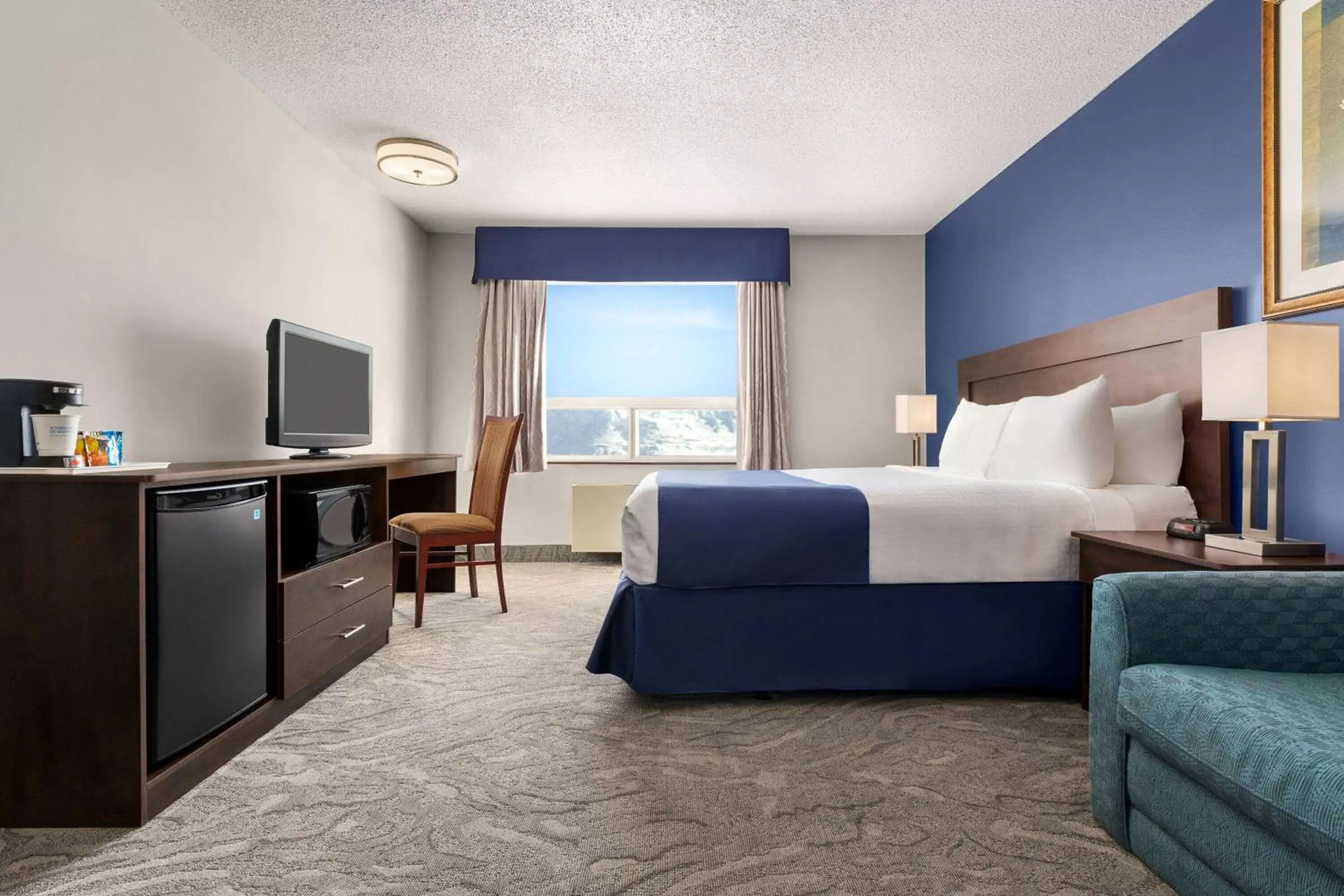 Photo of the whole room in Travelodge by Wyndham Timmins