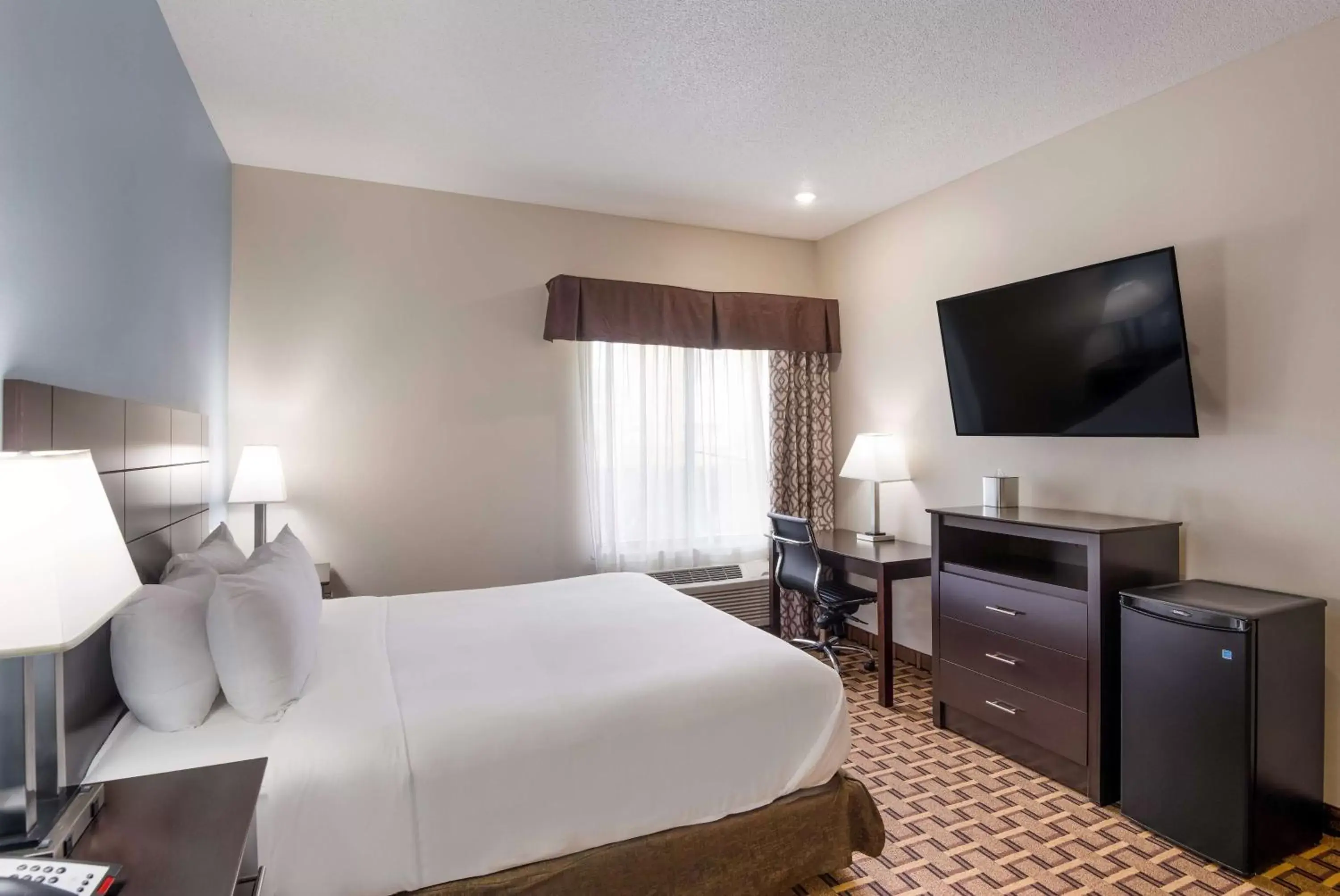 Bedroom, Bed in SureStay Plus Hotel by Best Western Coralville Iowa City