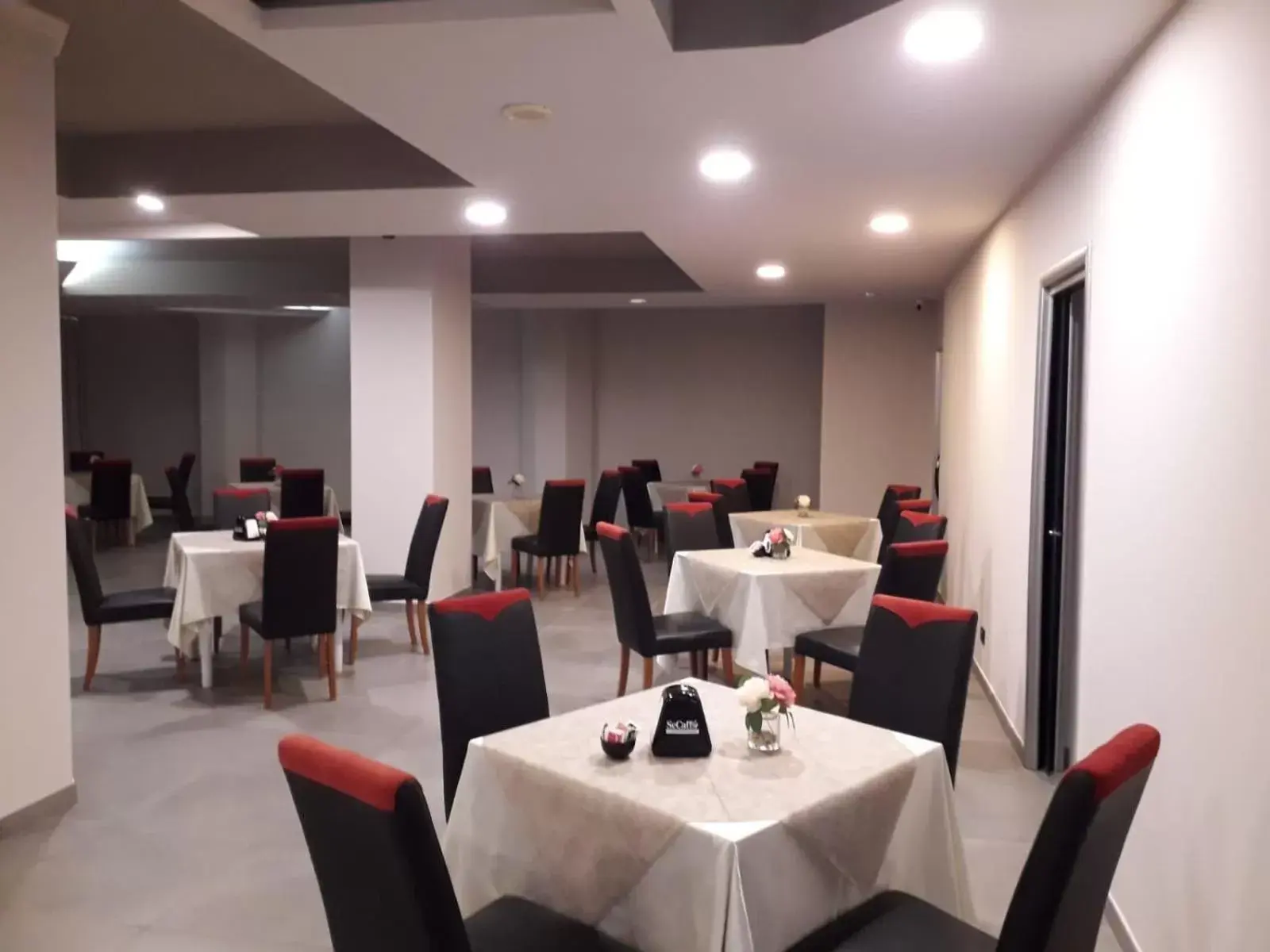 Restaurant/Places to Eat in Le Ceramiche - Hotel Residence ed Eventi