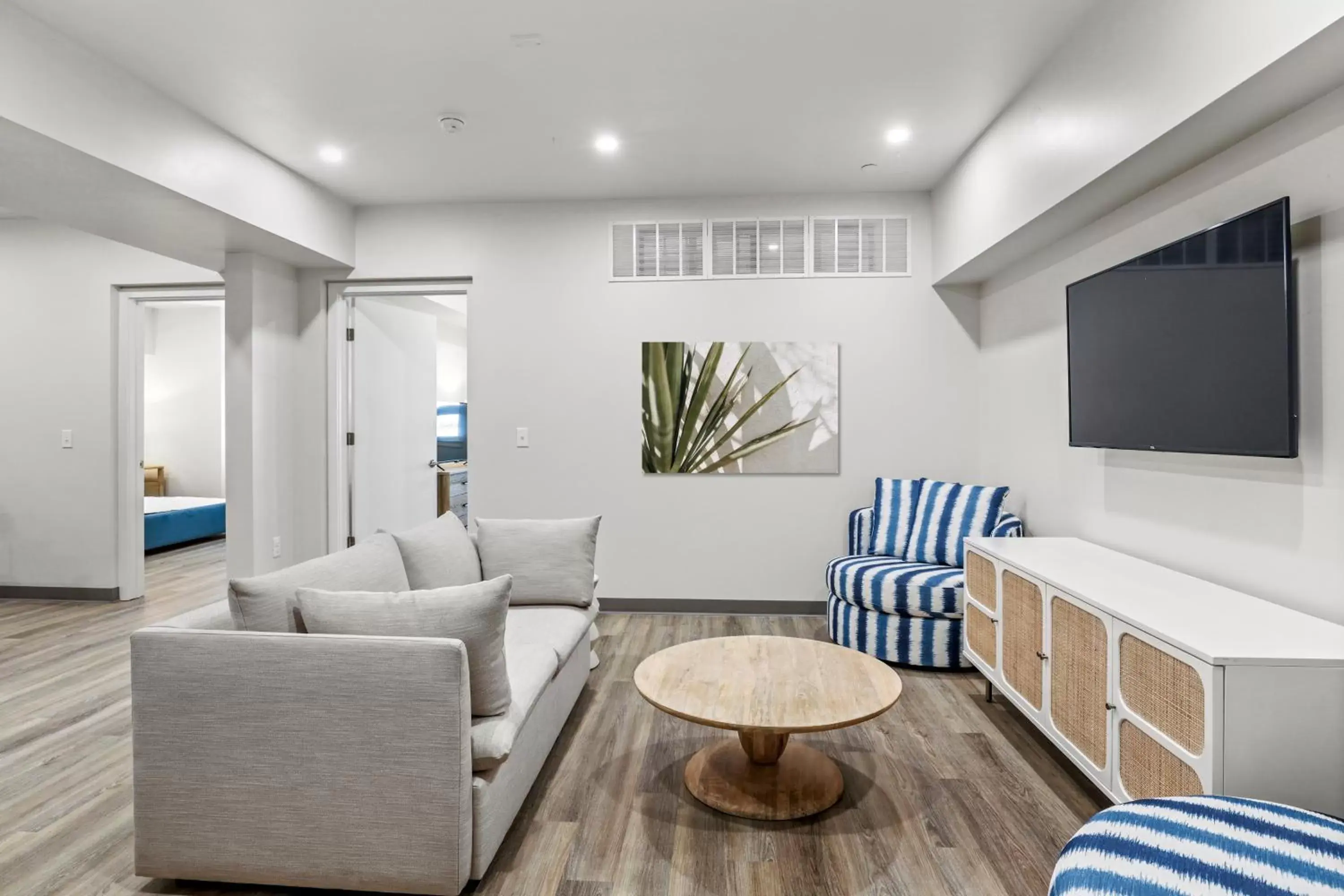 TV and multimedia, Seating Area in Seaport Suites