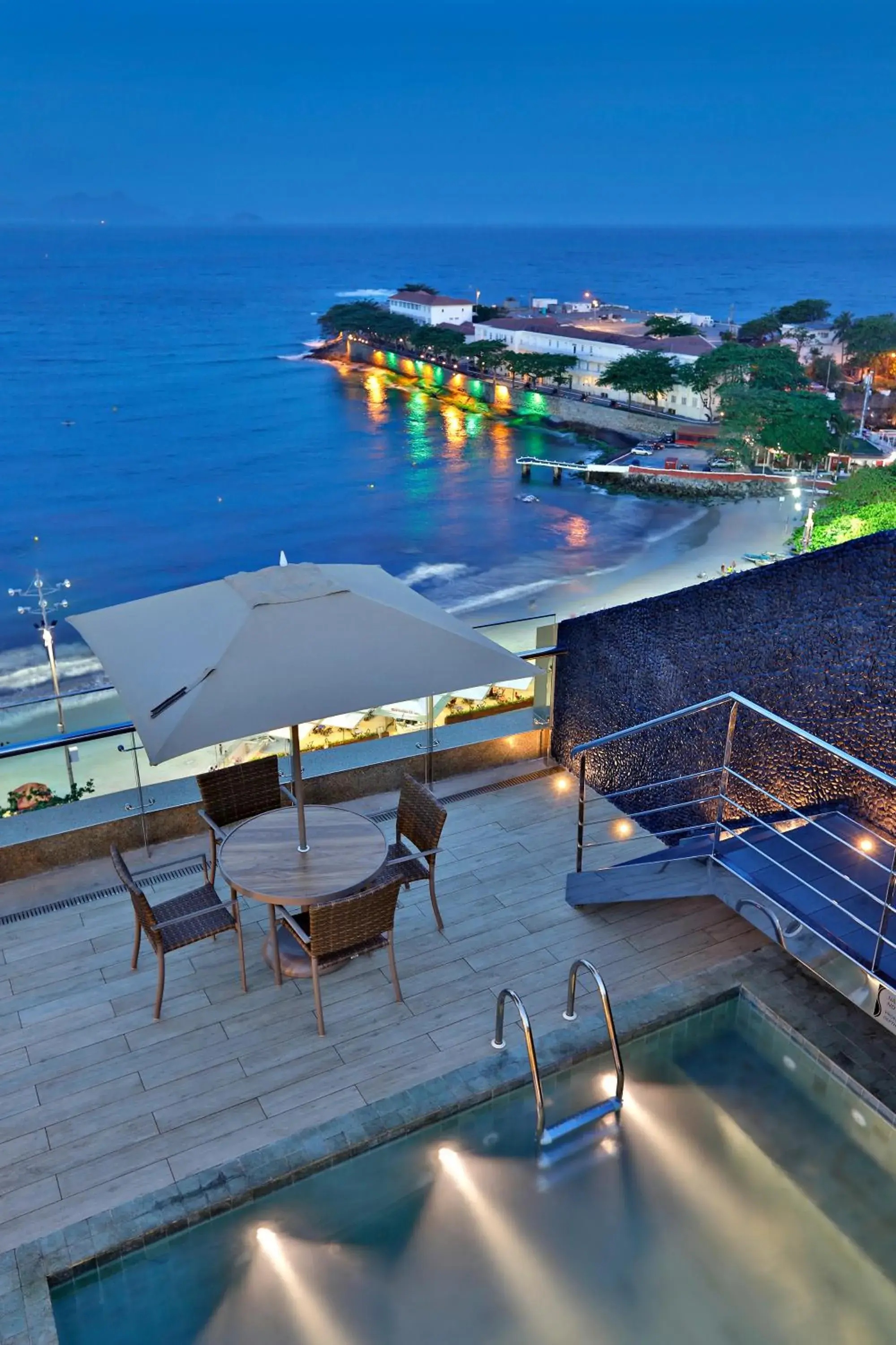 Swimming pool in Orla Copacabana Hotel