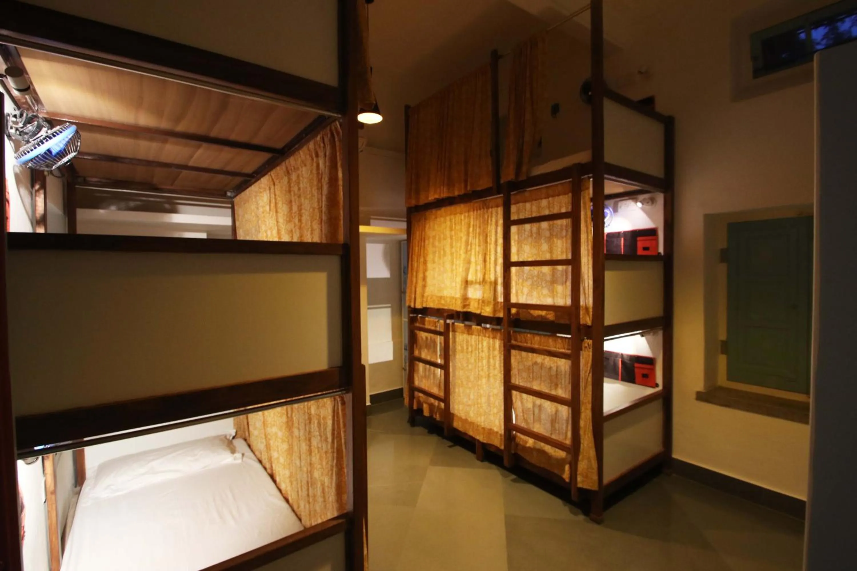 bunk bed, Bed in Jaipur Jantar Hostel