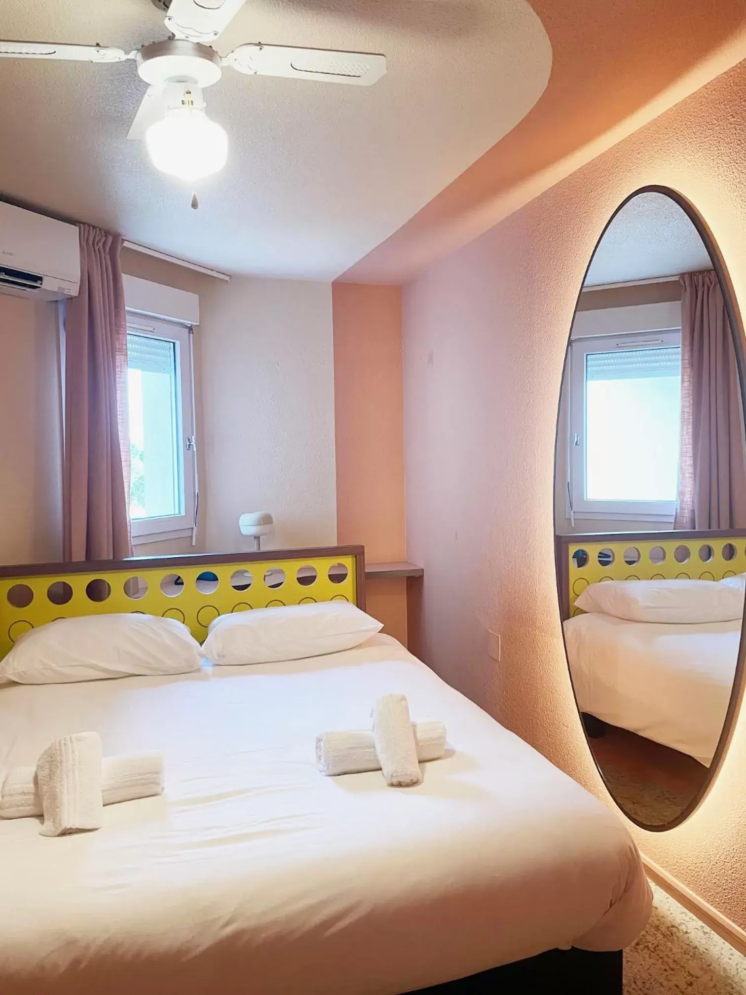 Bedroom, Bed in greet hôtel Pont du Gard - Route d'Avignon Bedroom, Bed in greet hôtel Pont du Gard - Route d'Avignon