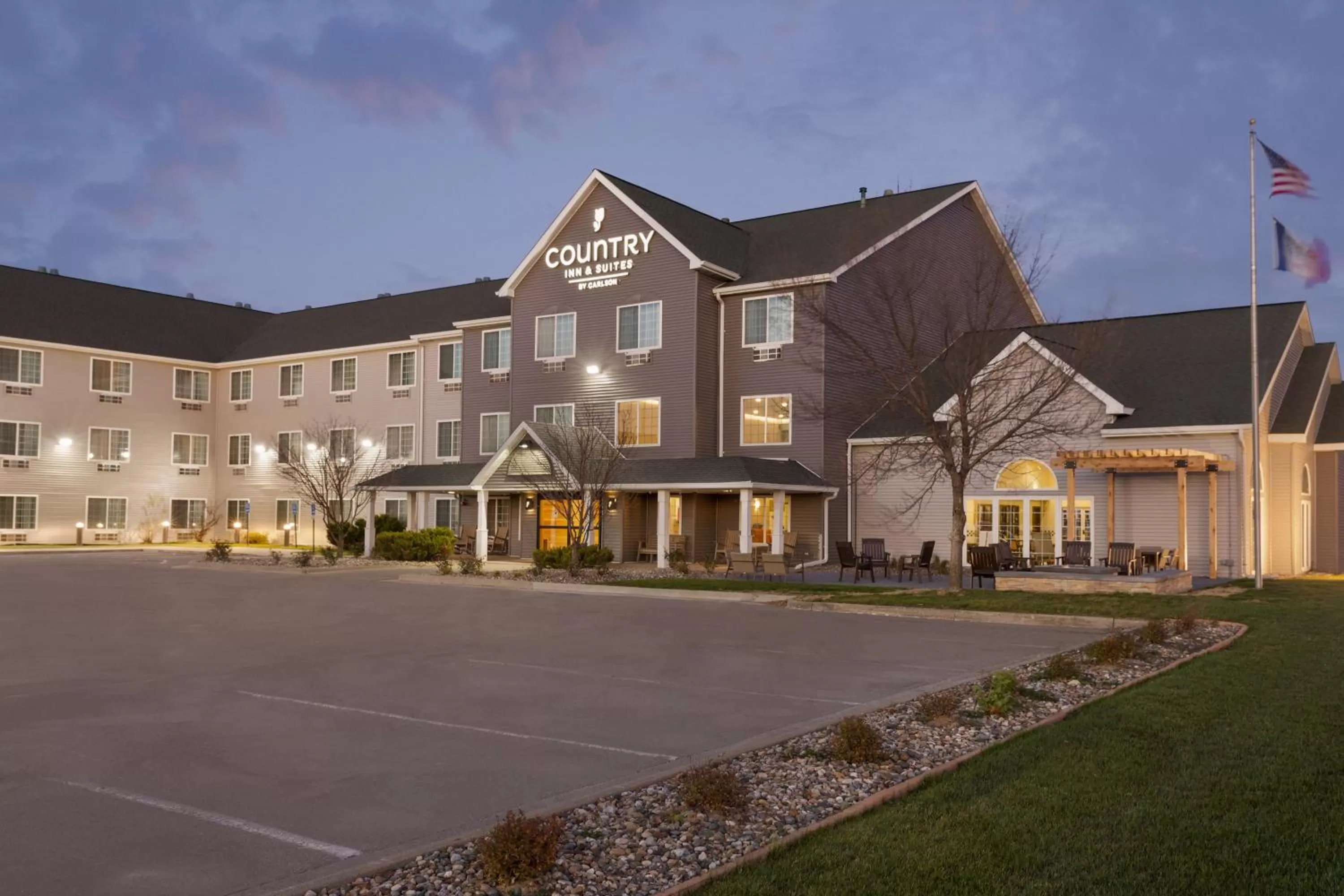 Property building in Country Inn & Suites by Radisson, Ames, IA