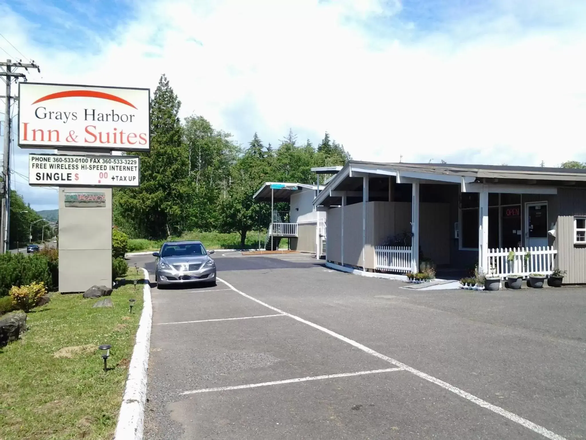 Facade/entrance, Property Building in Grays Harbor Inn & Suites