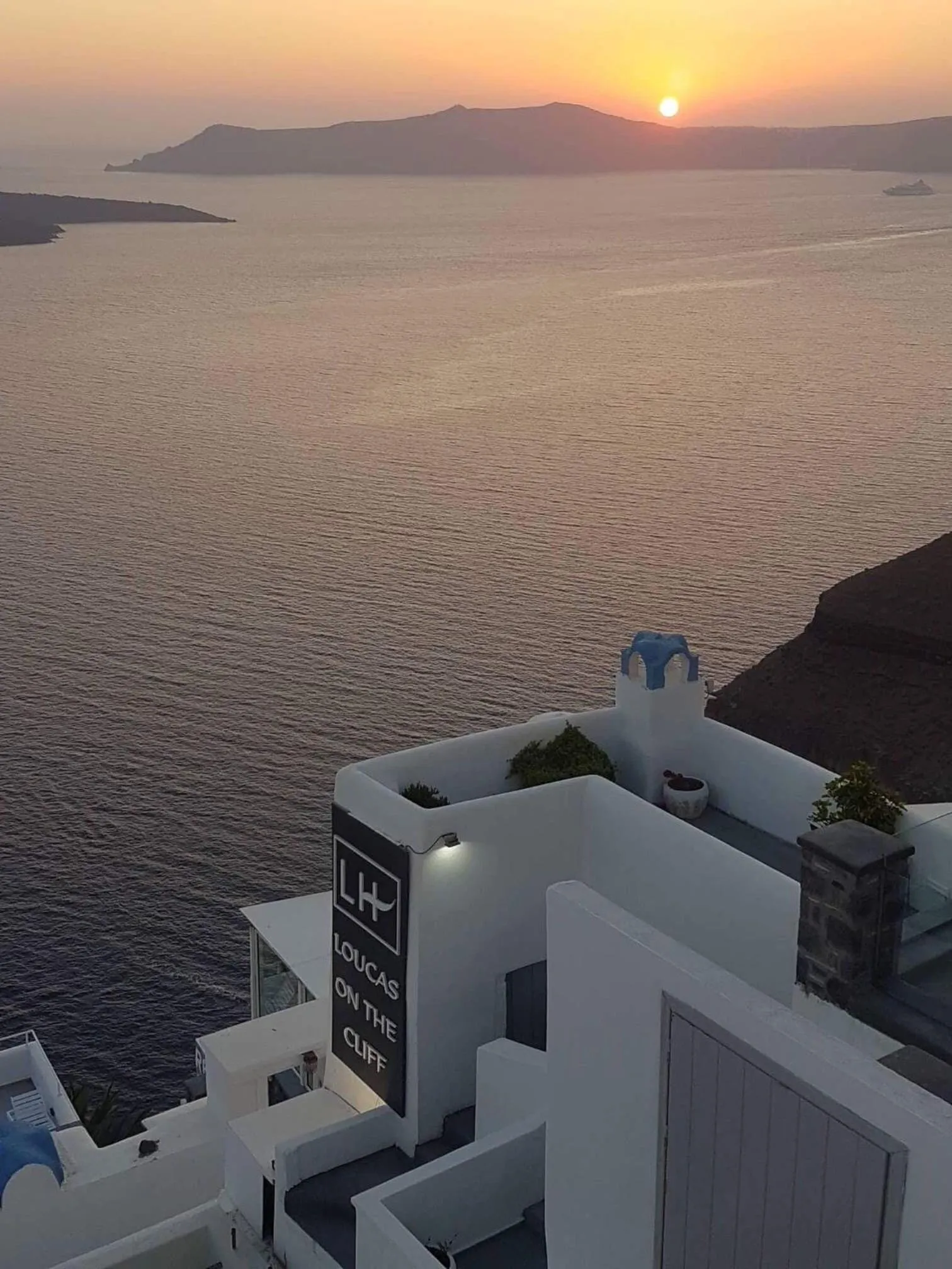 Property building in Loucas on the Cliff