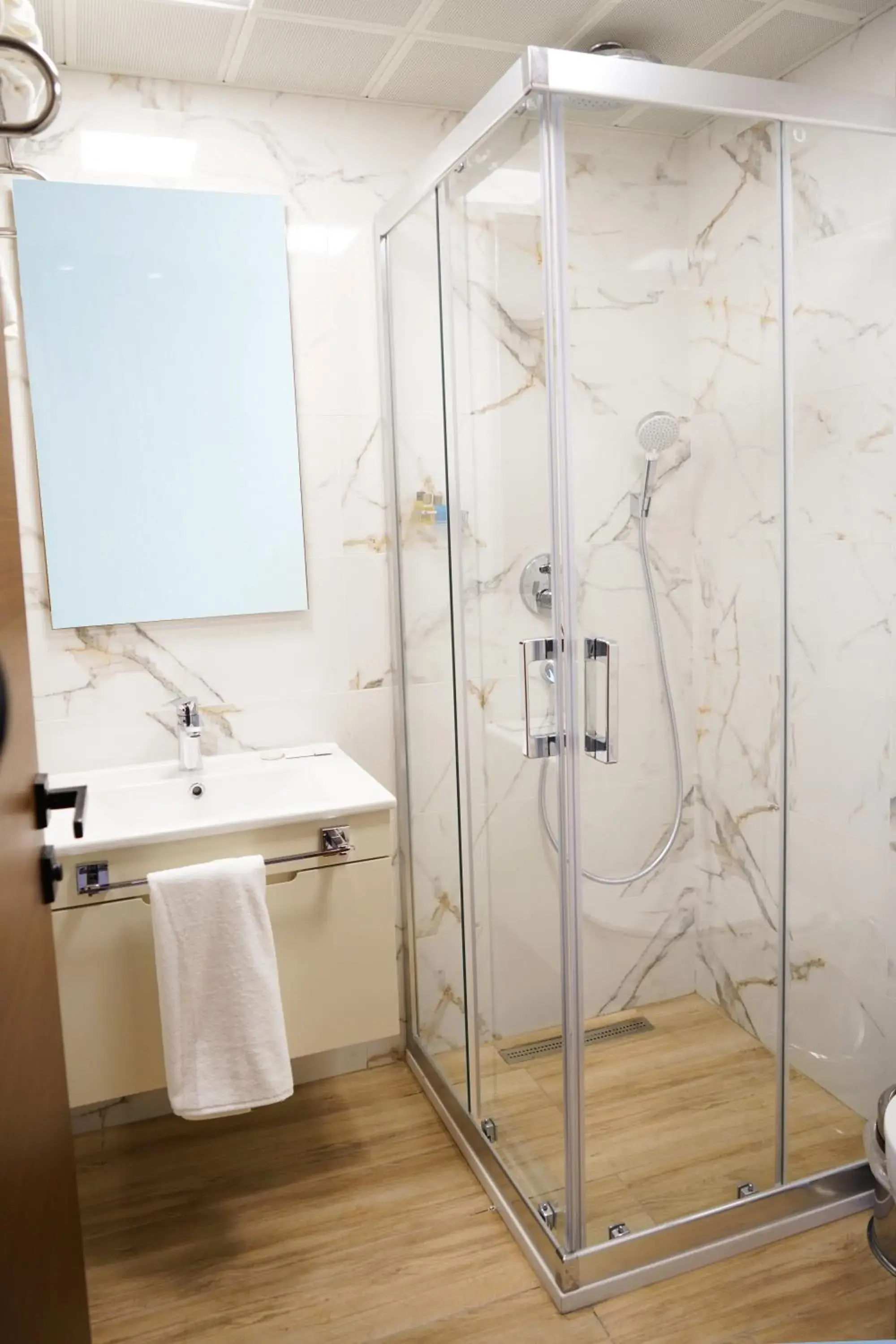 Shower, Bathroom in Mira Hotel Alsancak