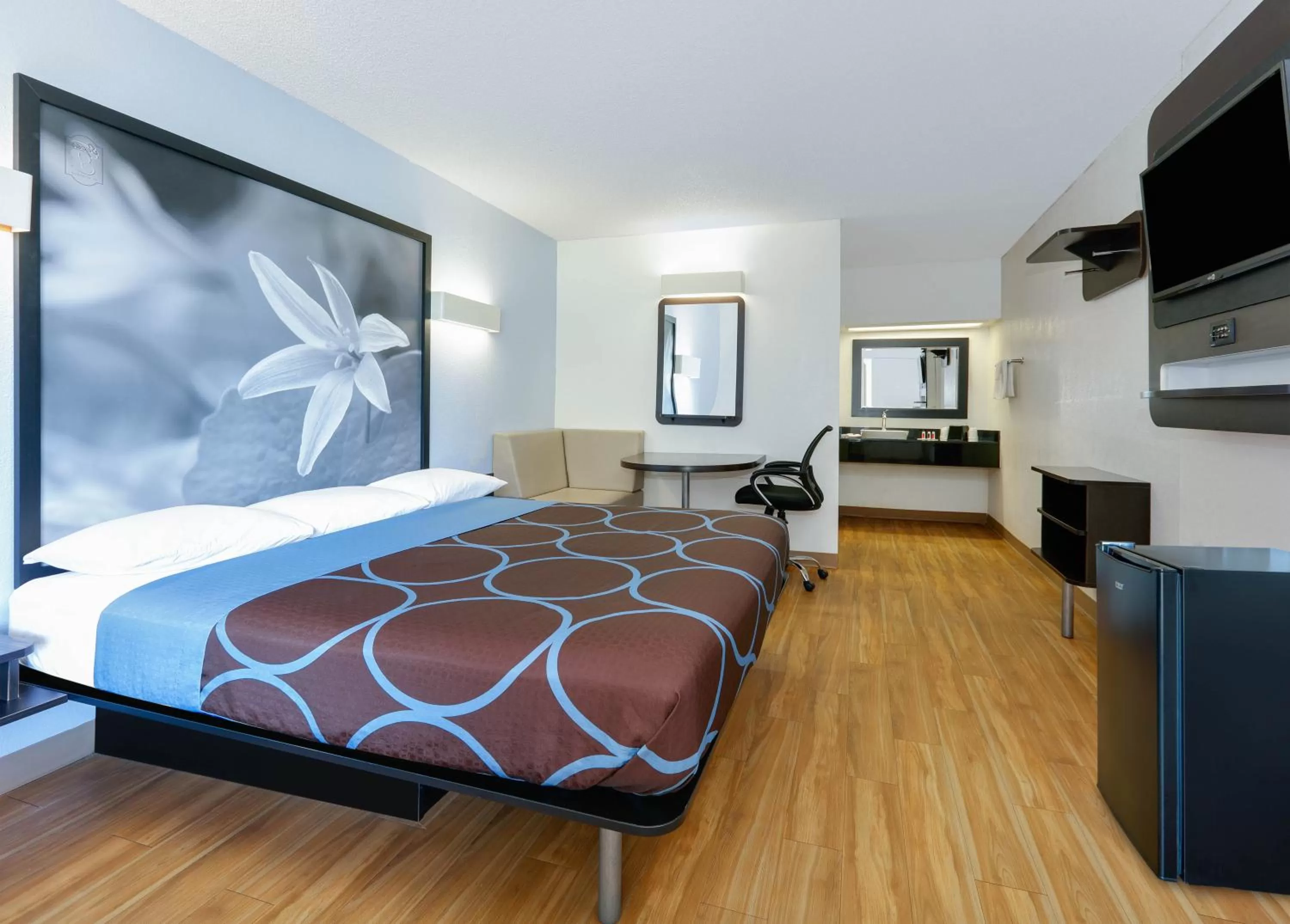 Photo of the whole room, Bed in Super 8 by Wyndham Fort Smith