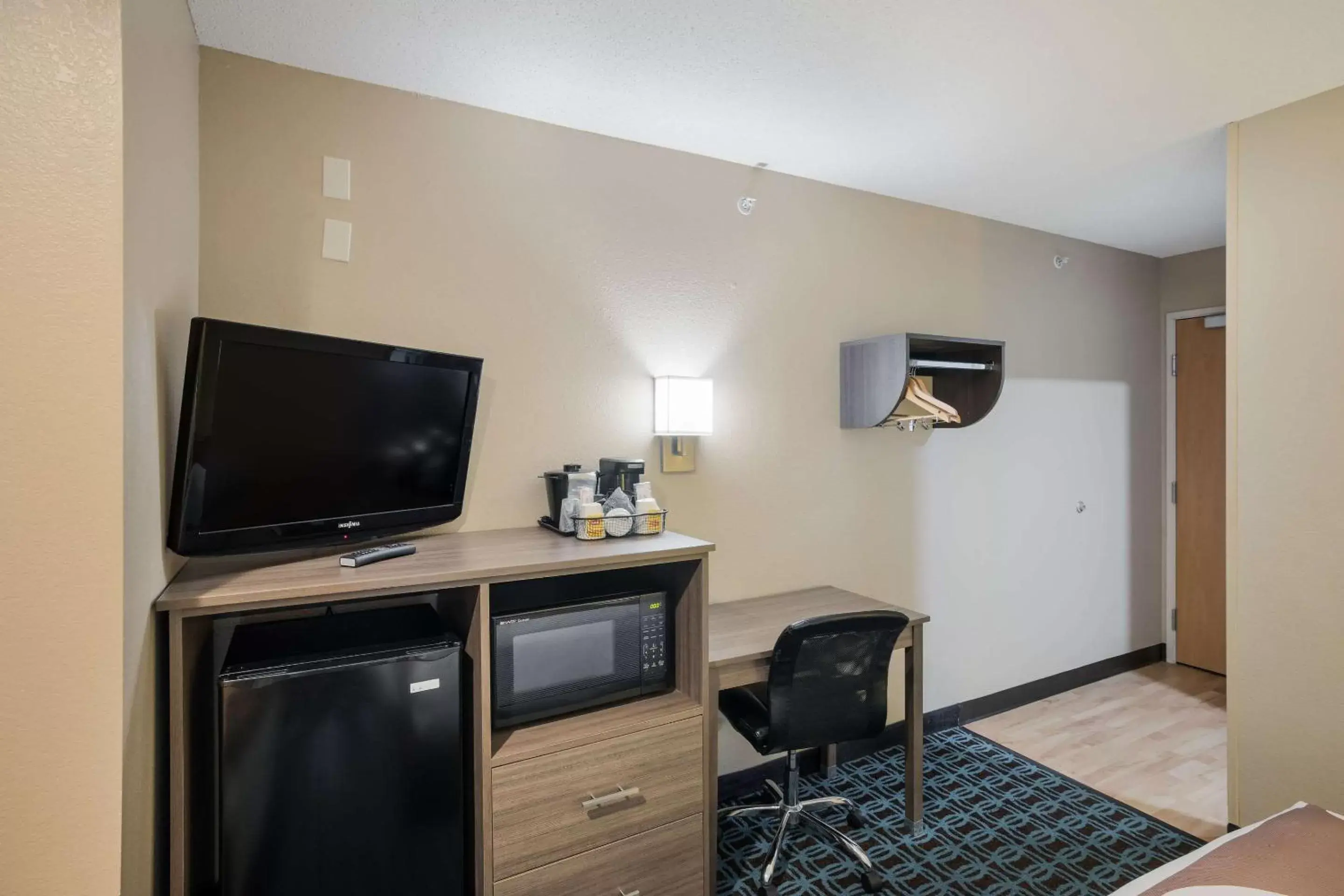 Photo of the whole room, TV/Entertainment Center in Quality Inn & Suites Blue Springs - Kansas City