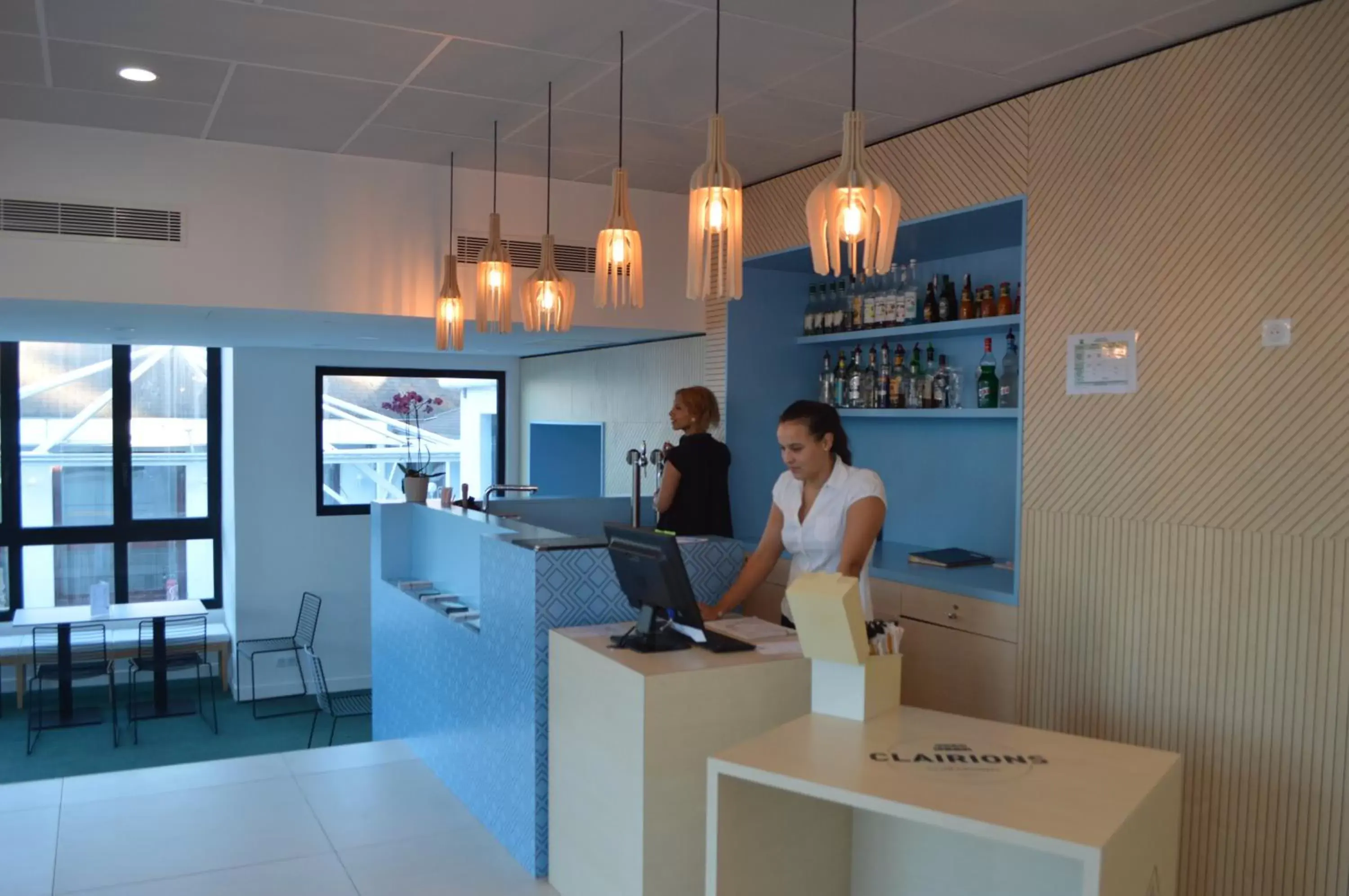 Staff, Lounge/Bar in Hôtel ibis Styles Auxerre Nord