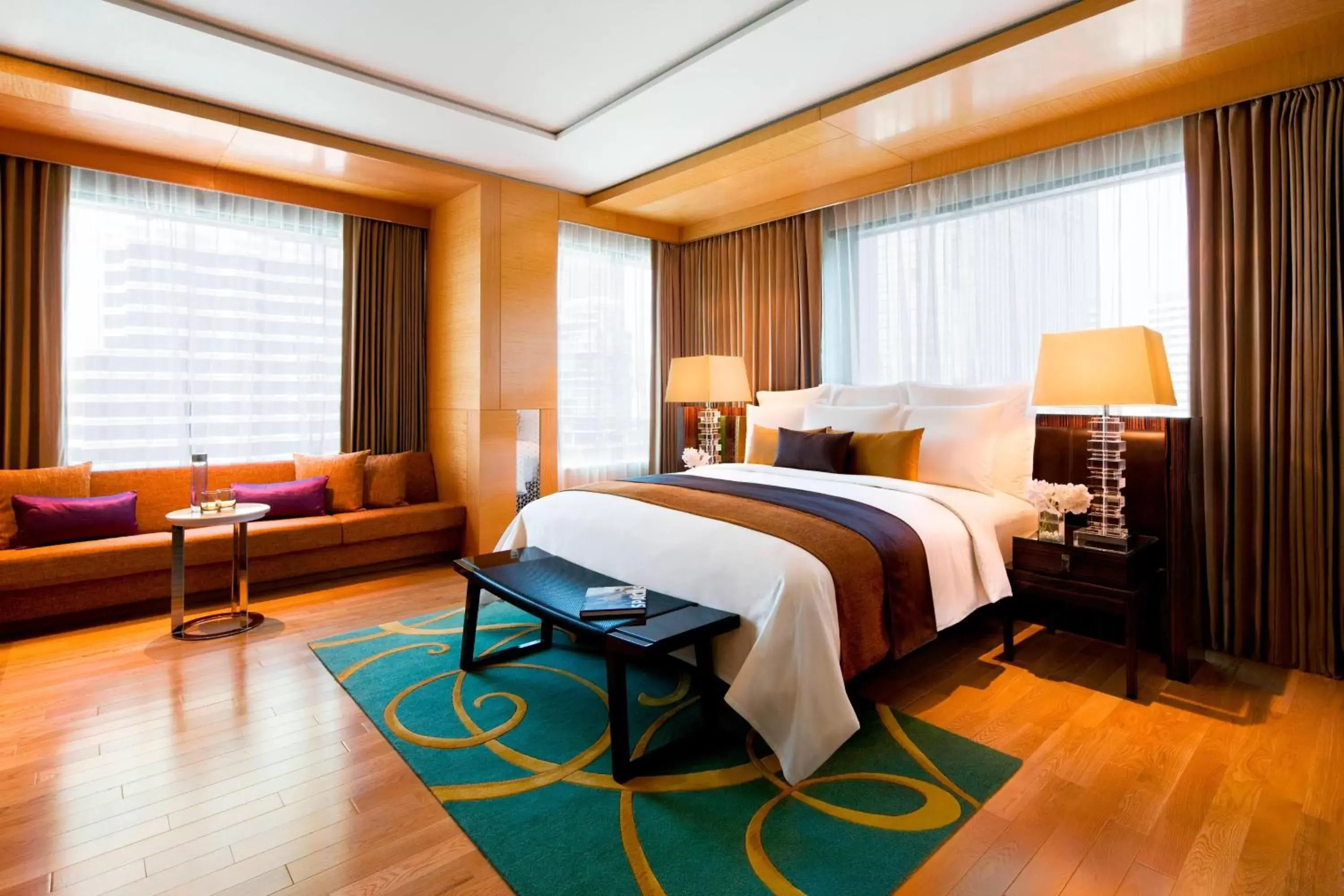Photo of the whole room, Bed in Renaissance Bangkok Ratchaprasong Hotel