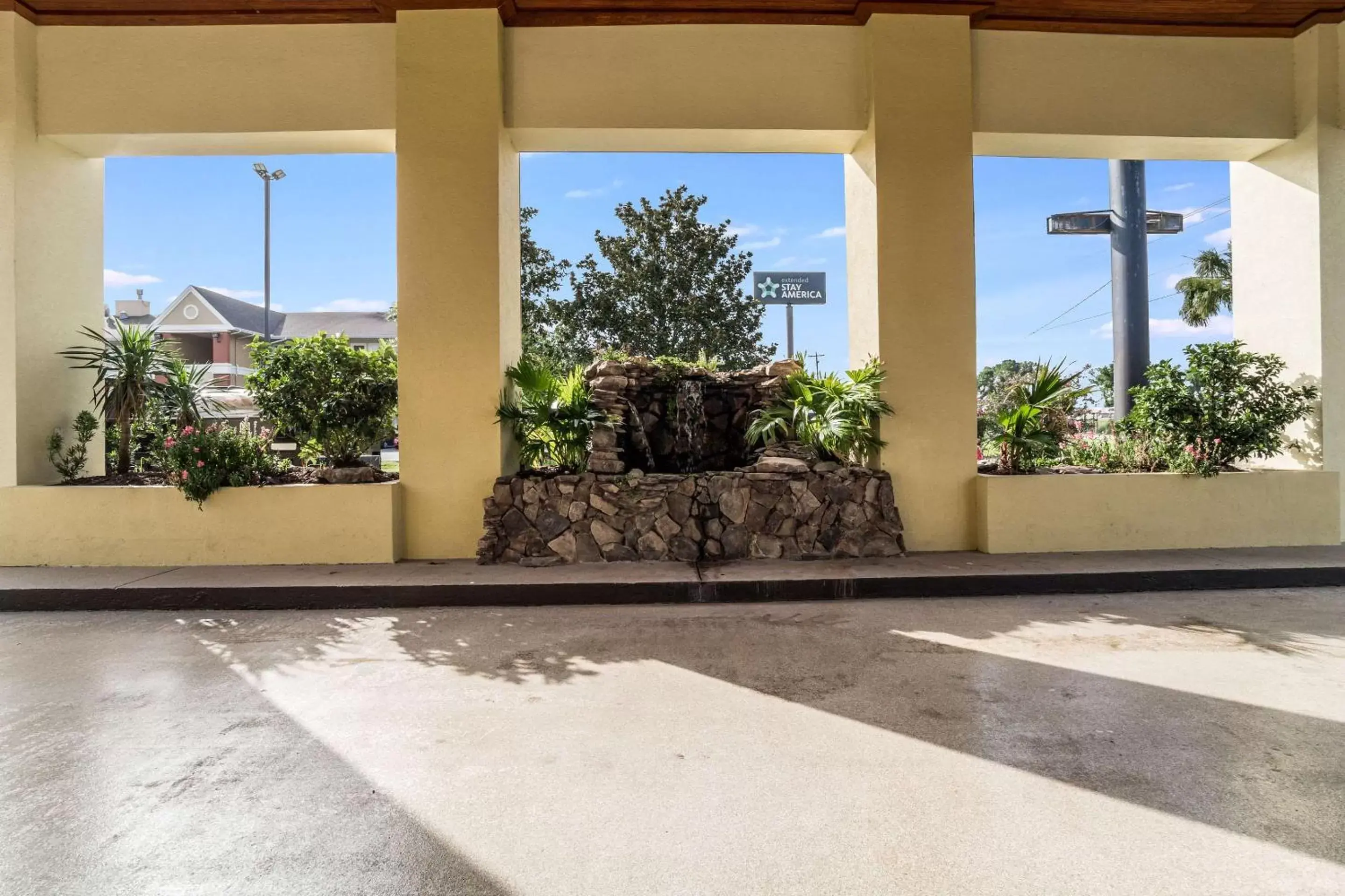 Property building in Quality Inn Coliseum Property building in Quality Inn Coliseum