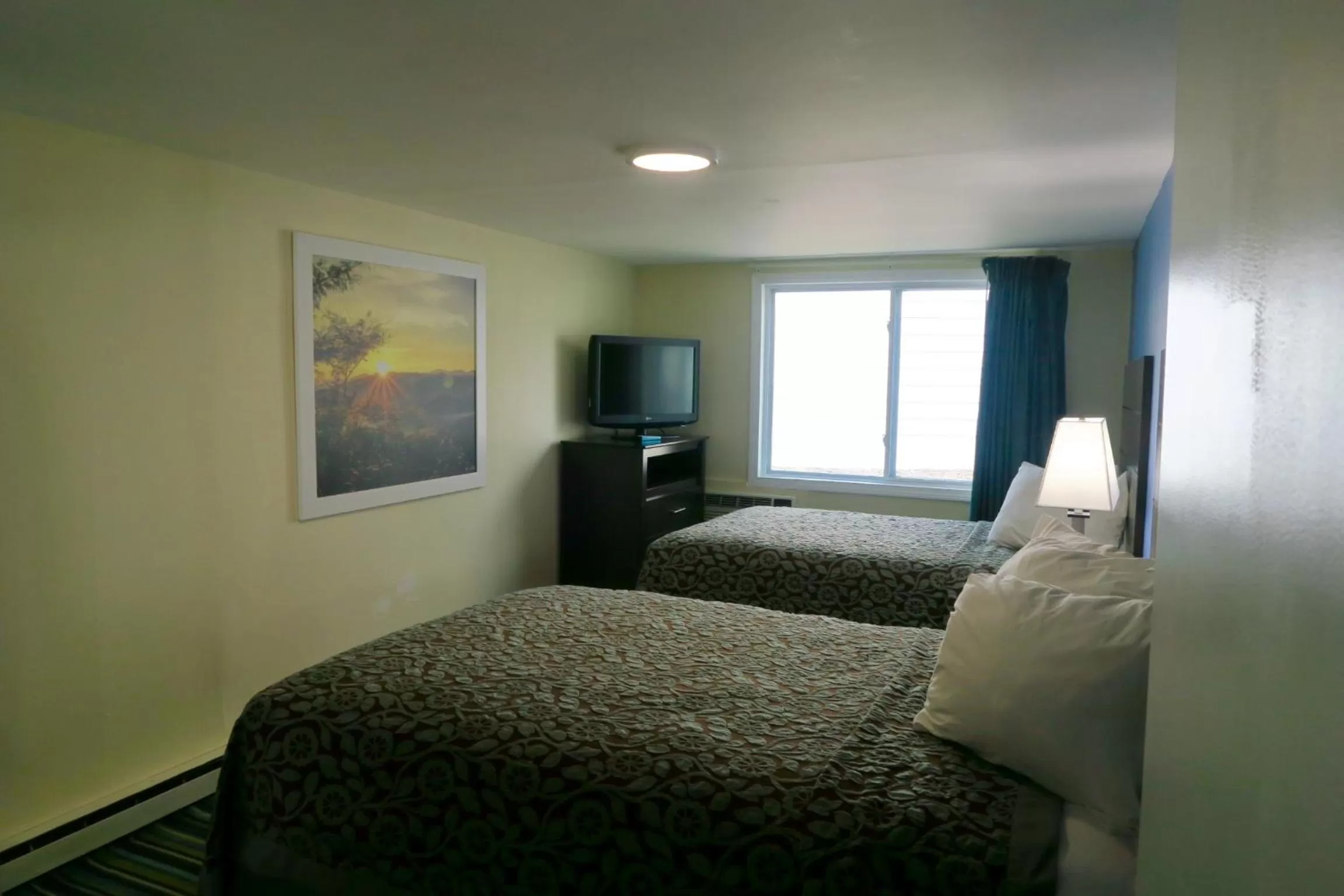 Bed in Days Inn by Wyndham Lincoln