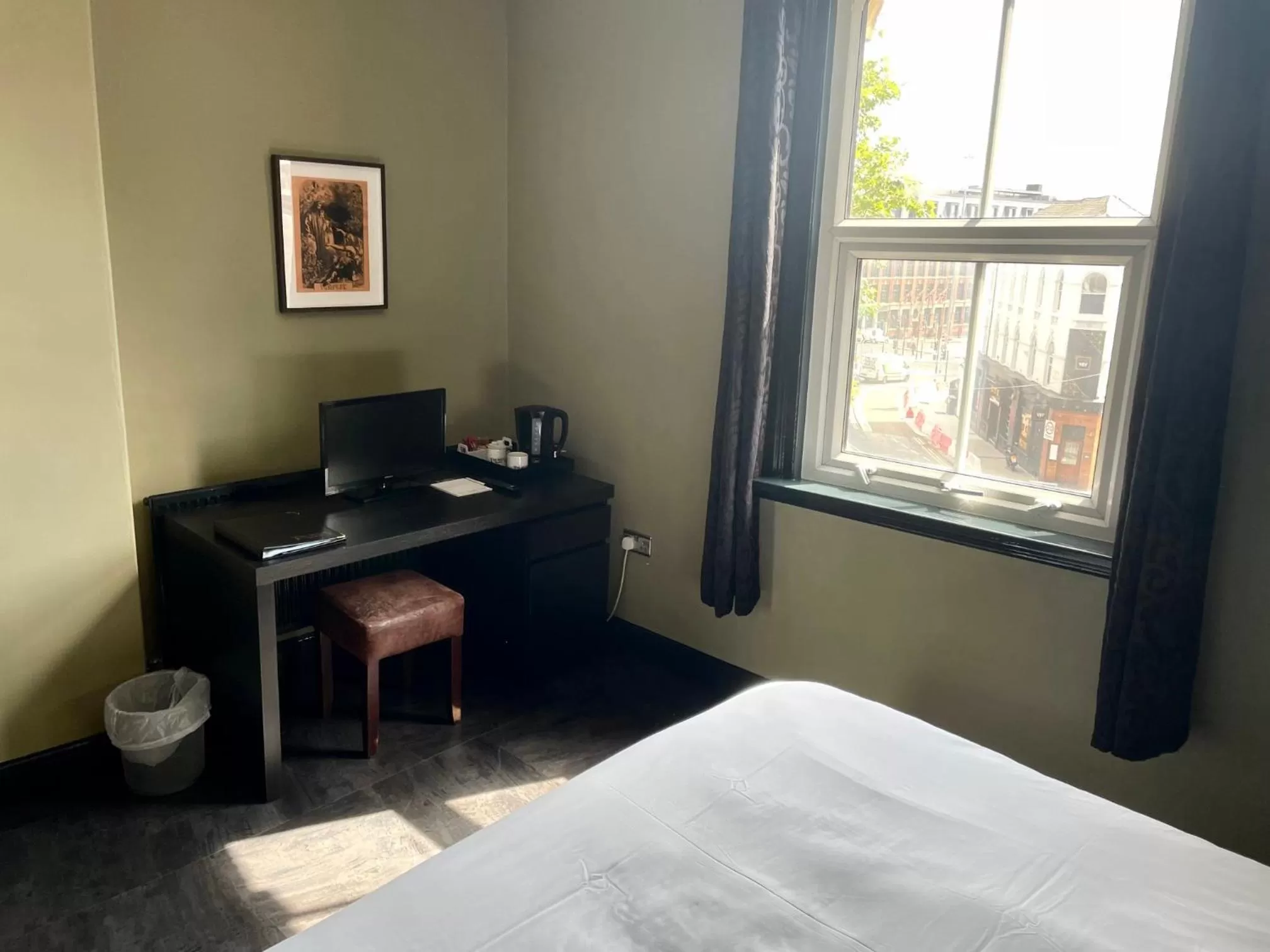 Shower, Bed in The Wrens