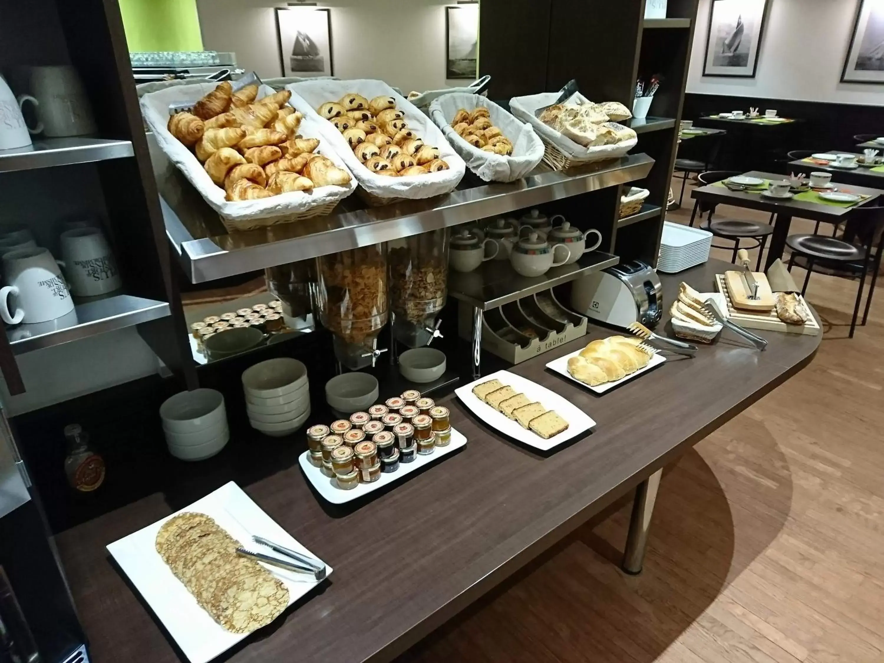 Buffet breakfast in Kyriad Prestige Les Sables d'Olonne - Plage - Centre des Congrès