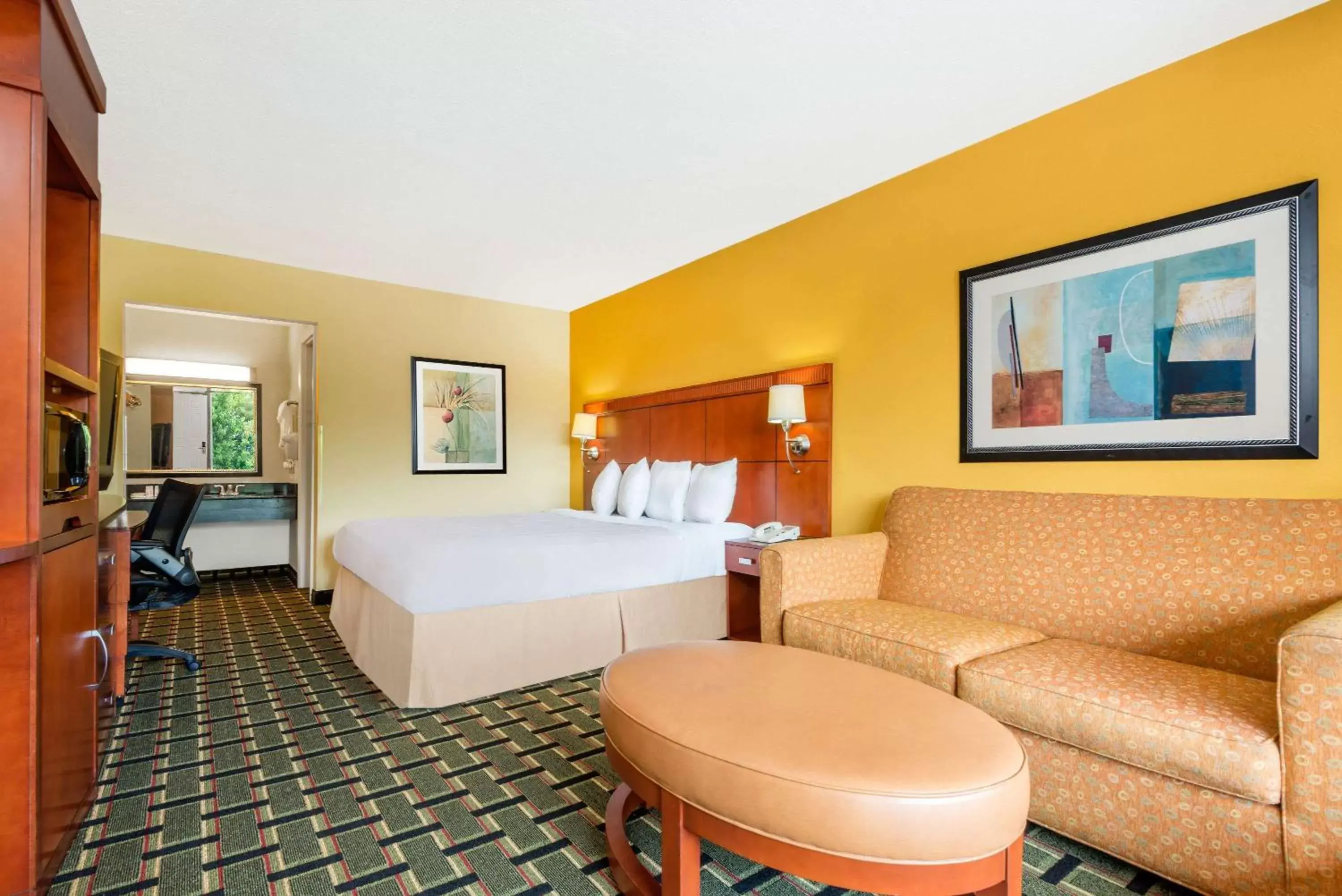 Photo of the whole room in Days Inn by Wyndham Knoxville East