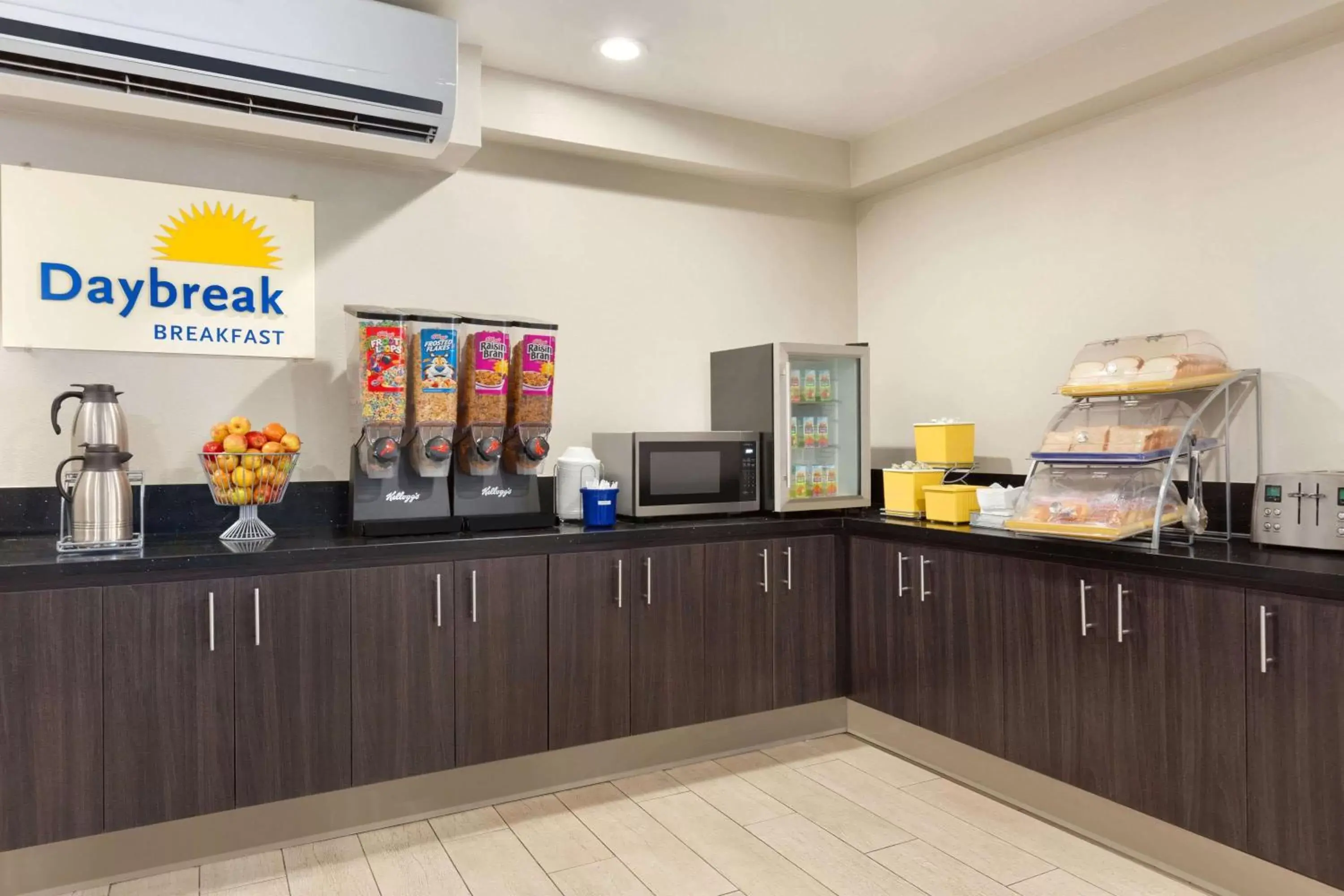 Restaurant/places to eat in Days Inn & Suites by Wyndham Anaheim At Disneyland Park Restaurant/places to eat in Days Inn & Suites by Wyndham Anaheim At Disneyland Park