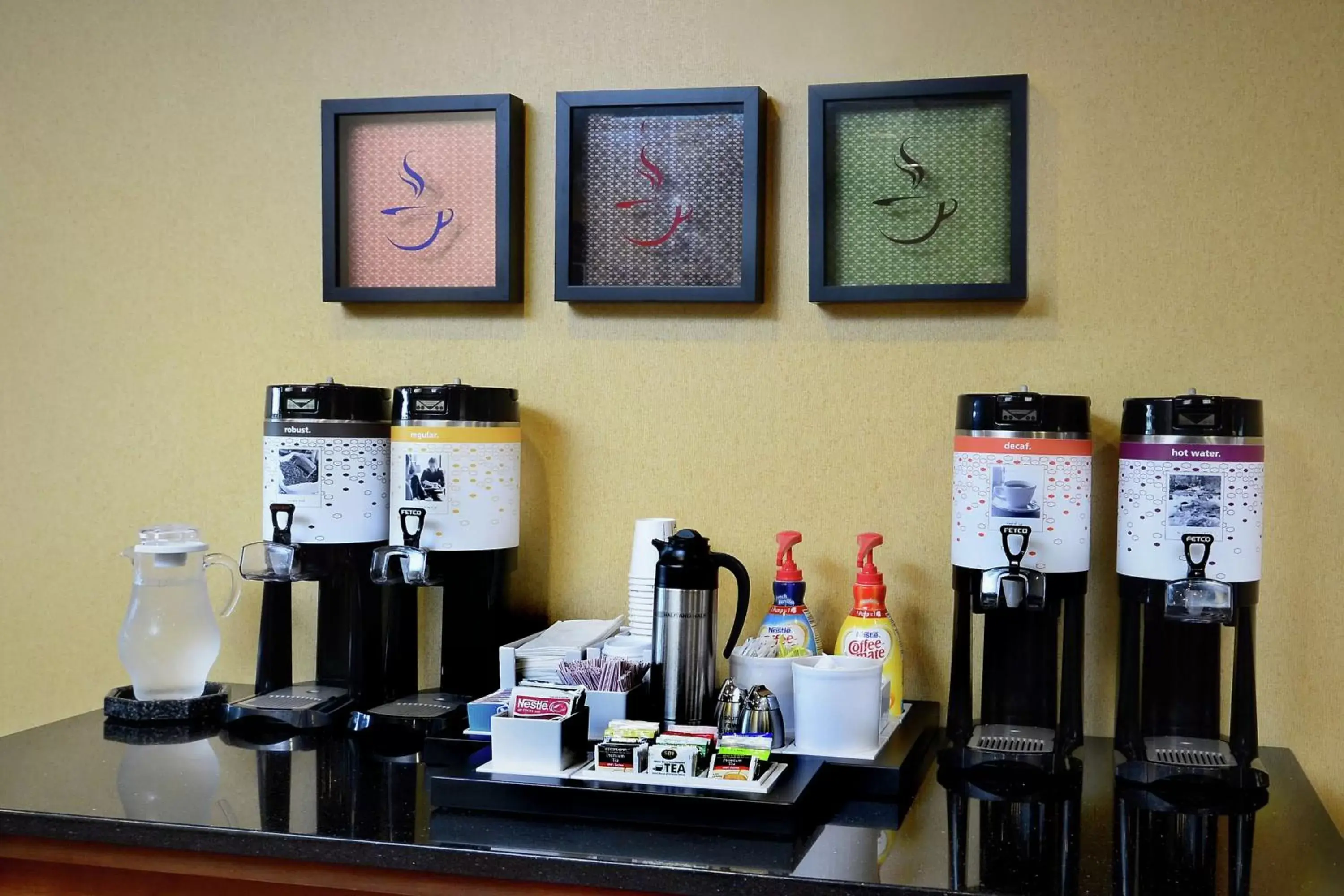 Dining area in Hampton Inn Martinsville