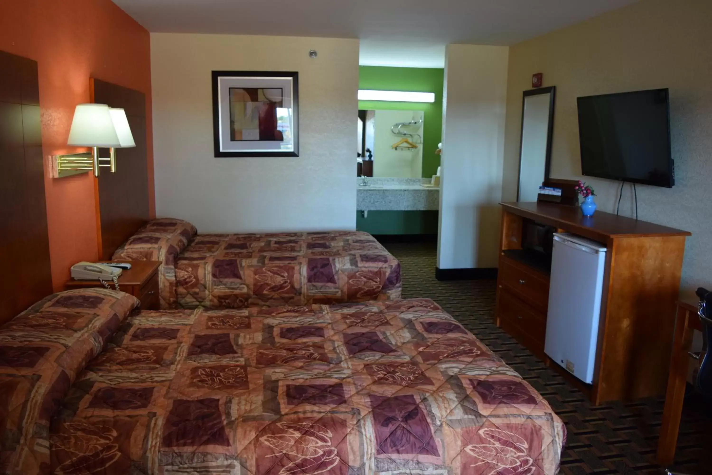 Bedroom, Bed in Royal Inn & Suites Bedroom, Bed in Royal Inn & Suites