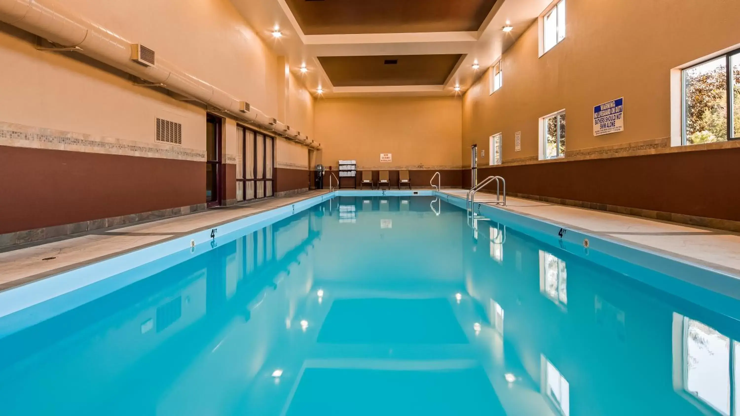 Swimming Pool in Best Western Plus Flathead Lake Inn and Suites