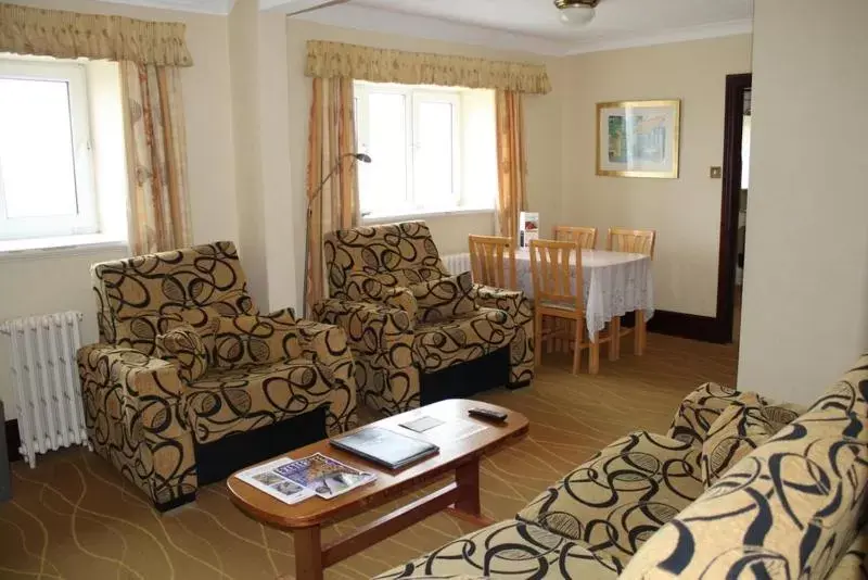 Living room, Seating Area in The Devoncourt Resort