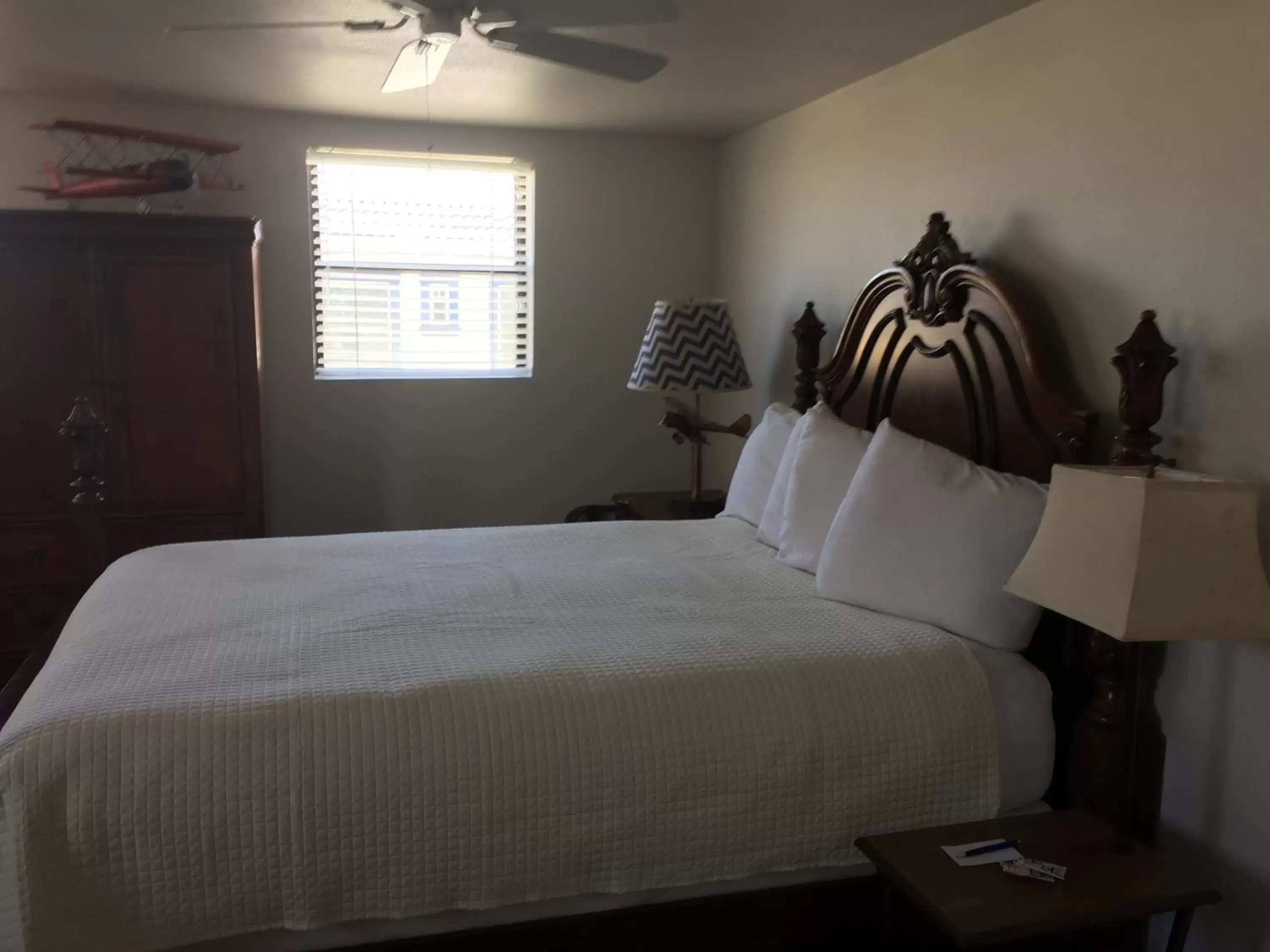 Bedroom, Bed in Catalina Island Seacrest Inn