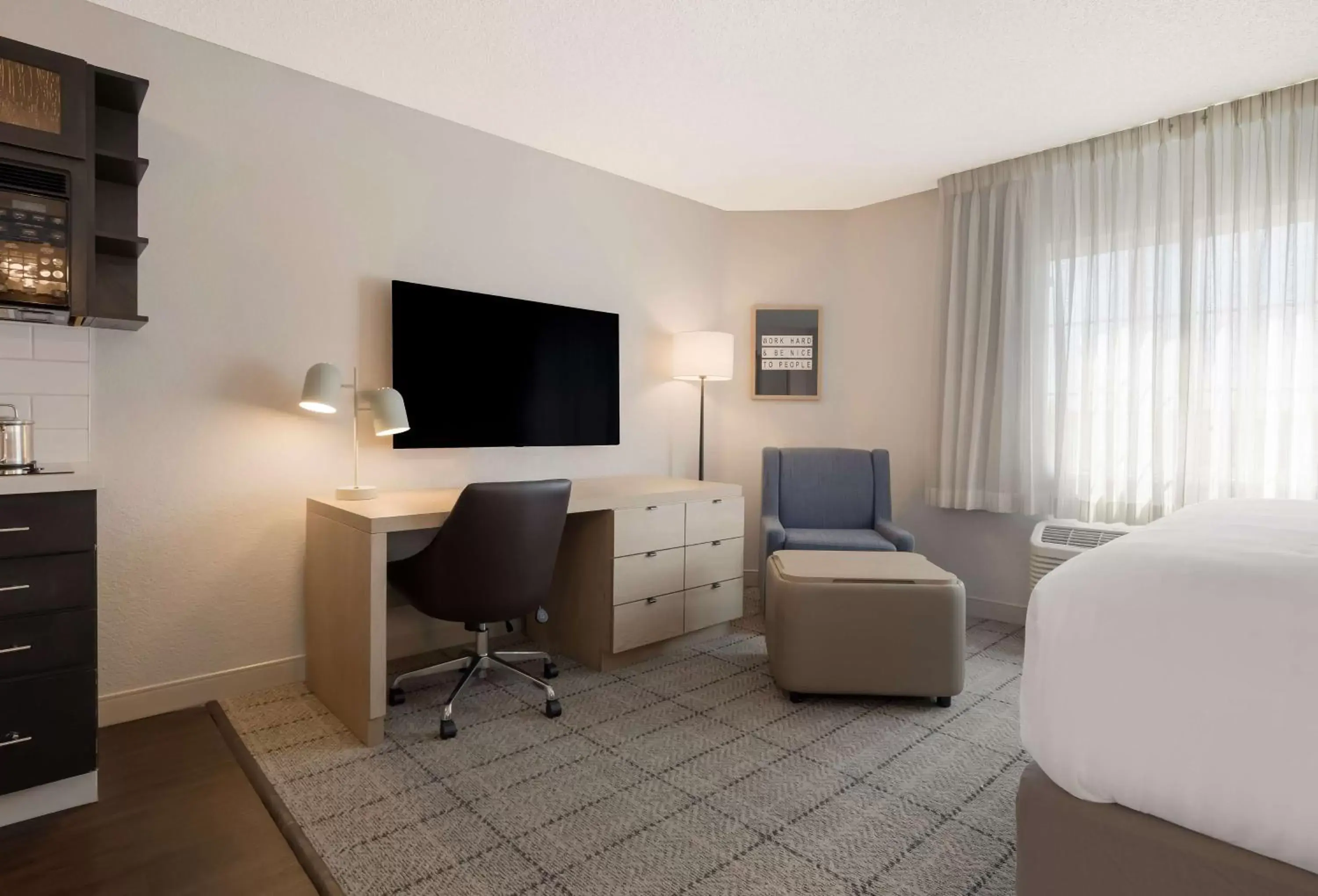 Photo of the whole room, TV/Entertainment Center in Sonesta Simply Suites Irvine East Foothill