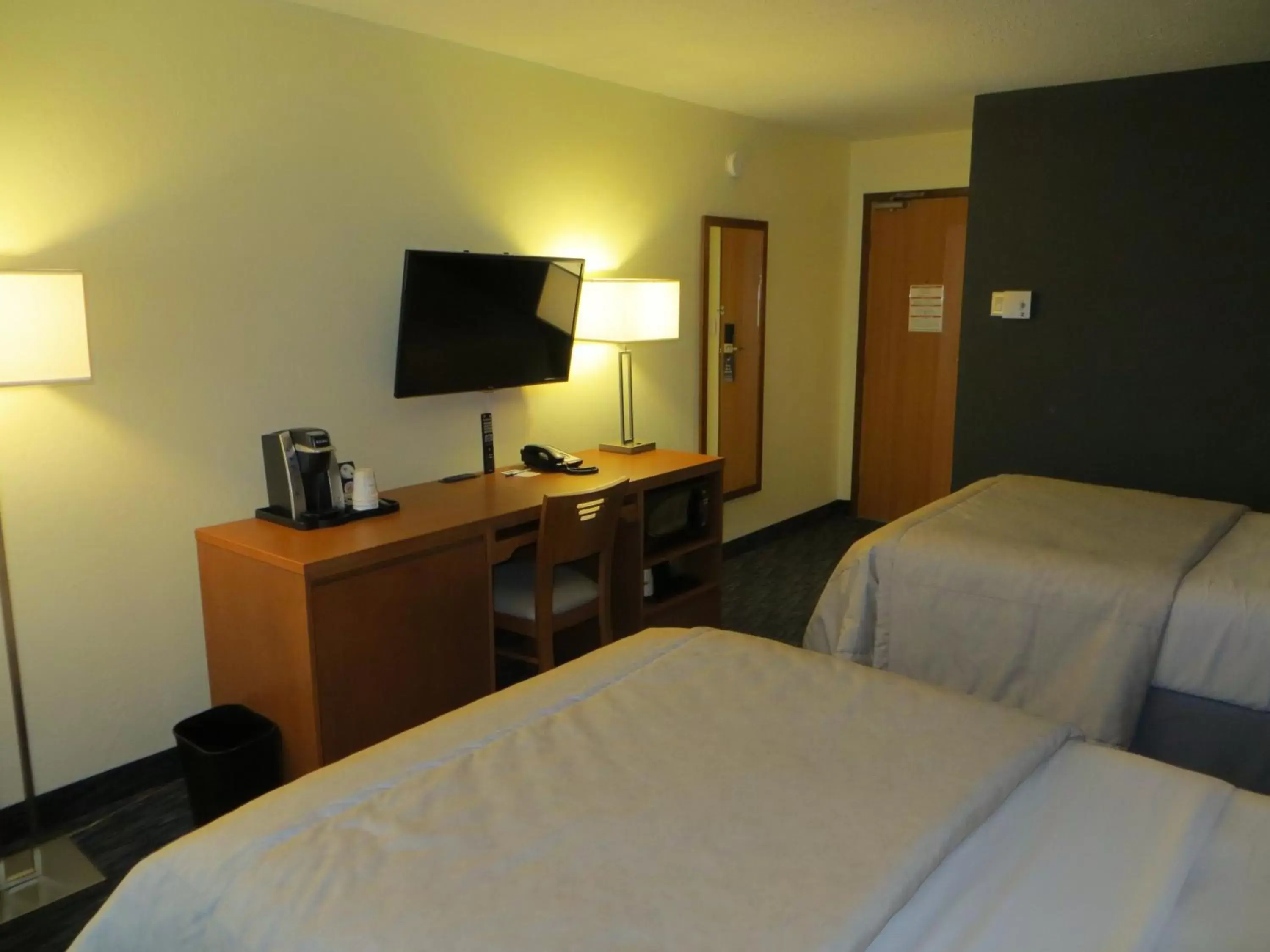 Photo of the whole room, Bed in Travelodge by Wyndham Edmonton West