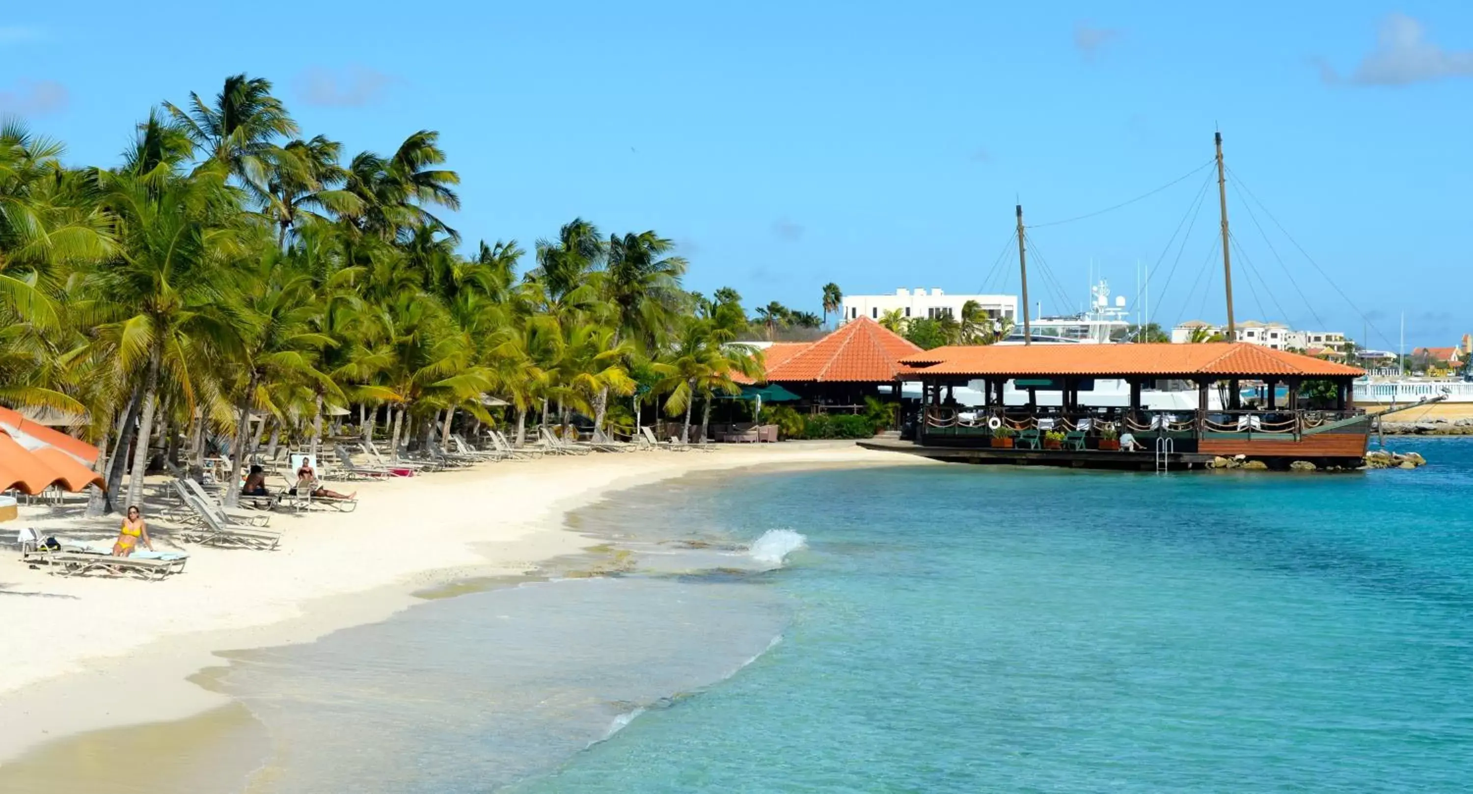 Restaurant/places to eat, Beach in Harbour Village Beach Club