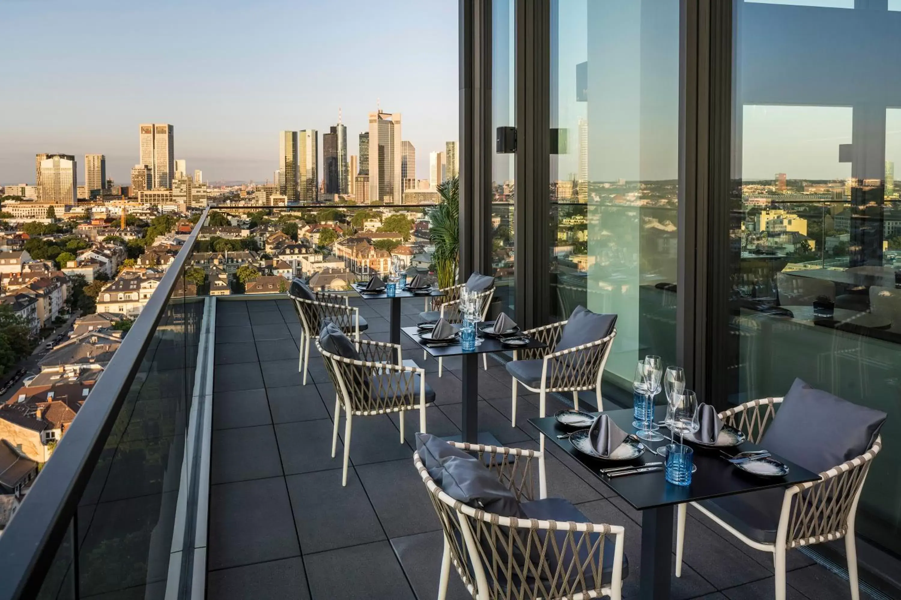 Balcony/Terrace, Restaurant/Places to Eat in Meliá Frankfurt City